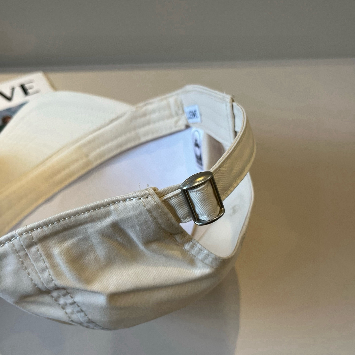 
罗意威 LOEWE新款原版原标设计，质感超好，外部线条定位标准，做工精细，简约大气低价走量！