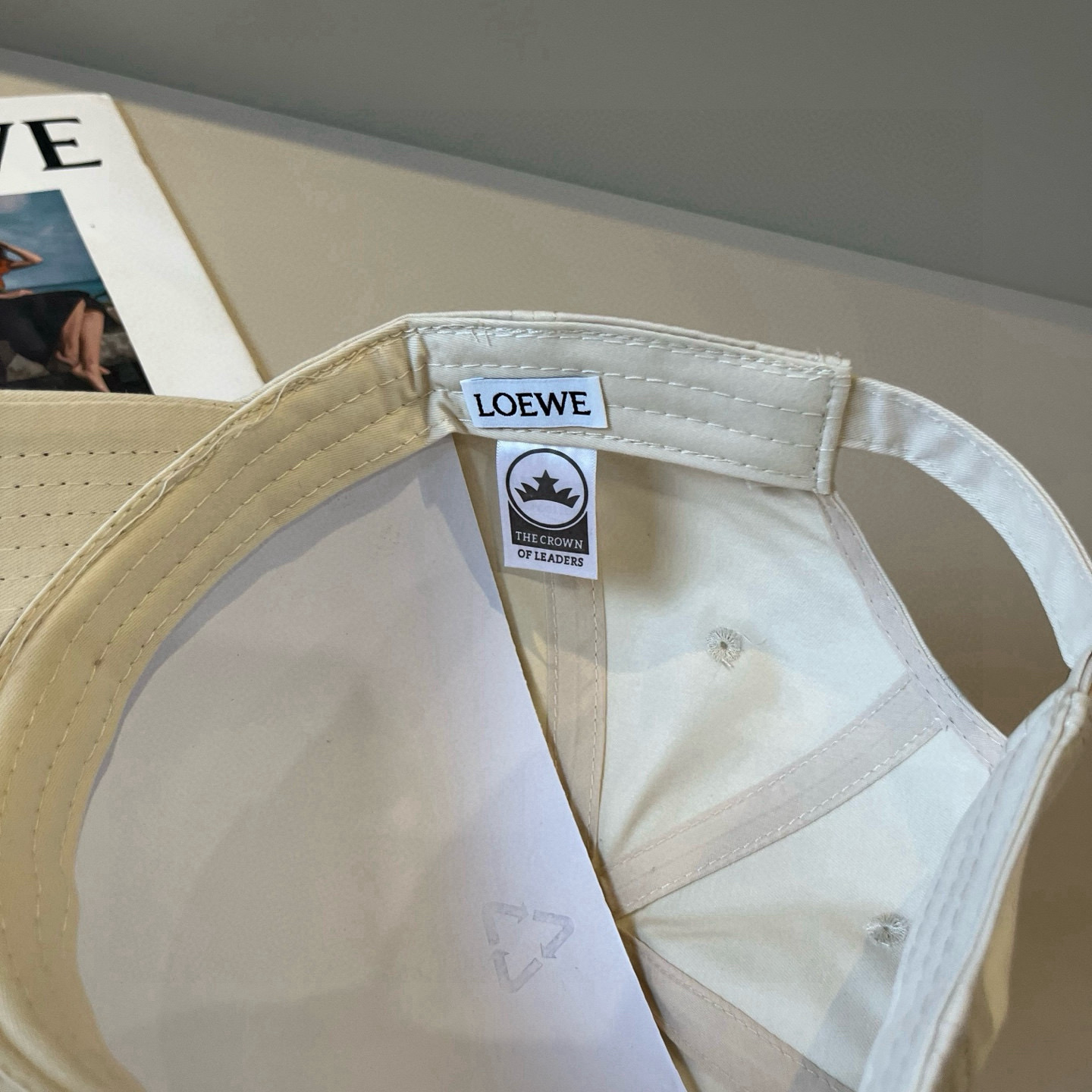 
罗意威 LOEWE新款原版原标设计，质感超好，外部线条定位标准，做工精细，简约大气低价走量！