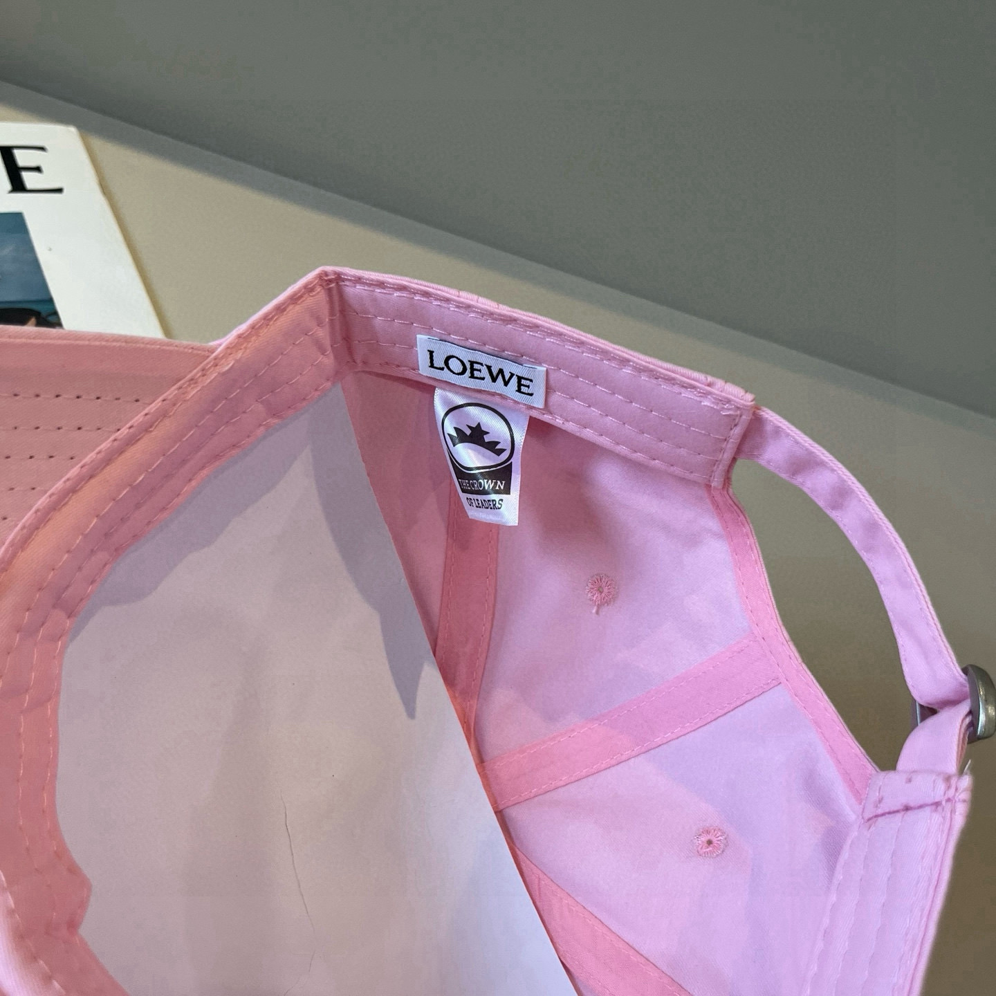 
罗意威 LOEWE新款原版原标设计，质感超好，外部线条定位标准，做工精细，简约大气低价走量！