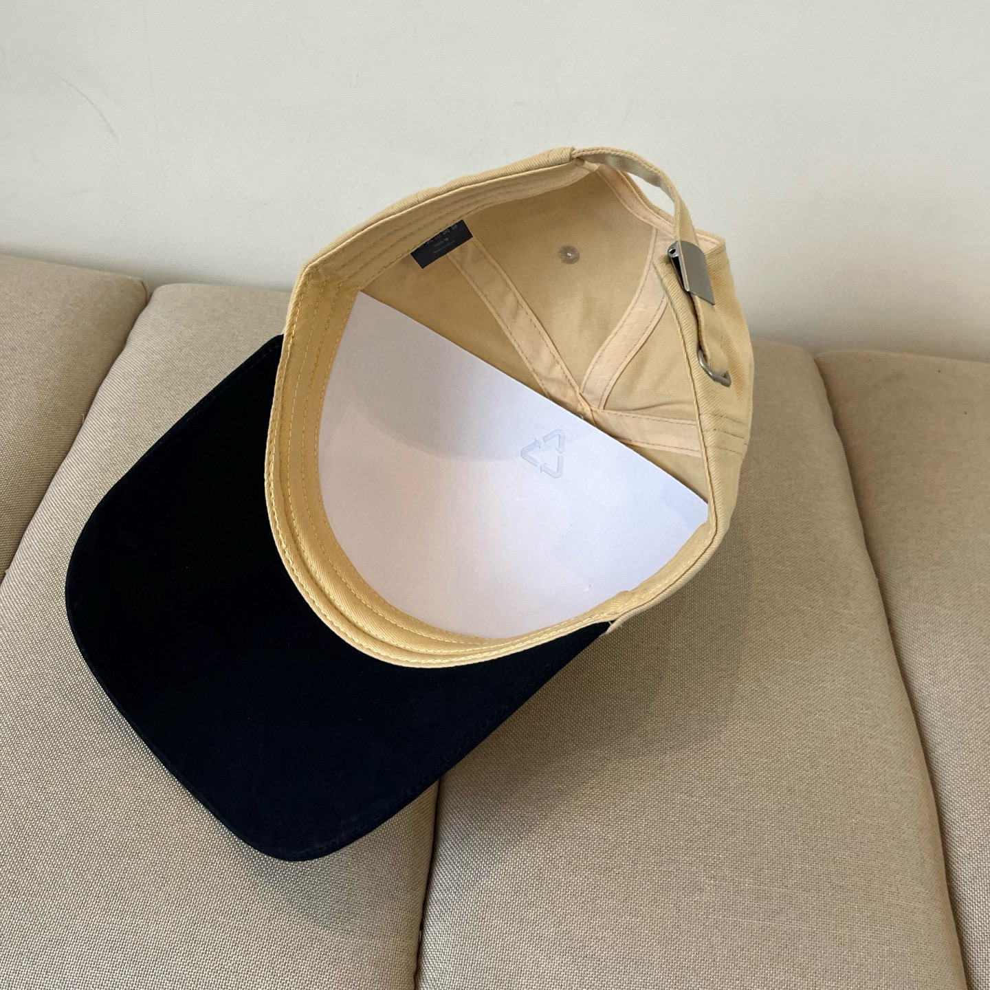  alo 新款定制棒球帽
🧢 设计感满满
日常穿搭 甜酷十足‼️
洋气 高级 不挑人‼️