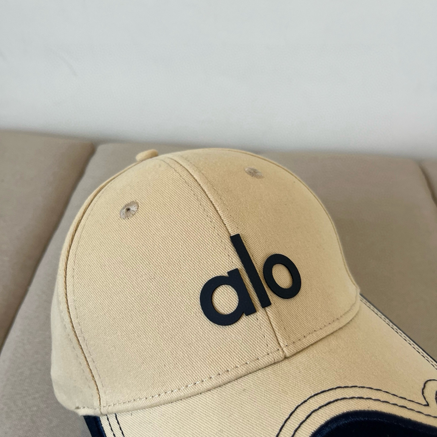  alo 新款定制棒球帽
🧢 设计感满满
日常穿搭 甜酷十足‼️
洋气 高级 不挑人‼️