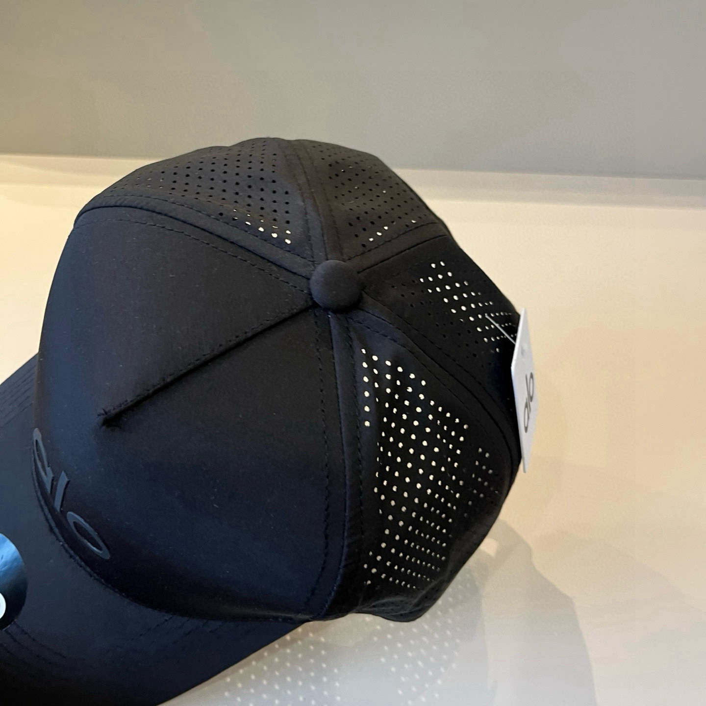  alo 新款定制棒球帽
🧢 设计感满满
日常穿搭 甜酷十足‼️
洋气 高级 不挑人‼️