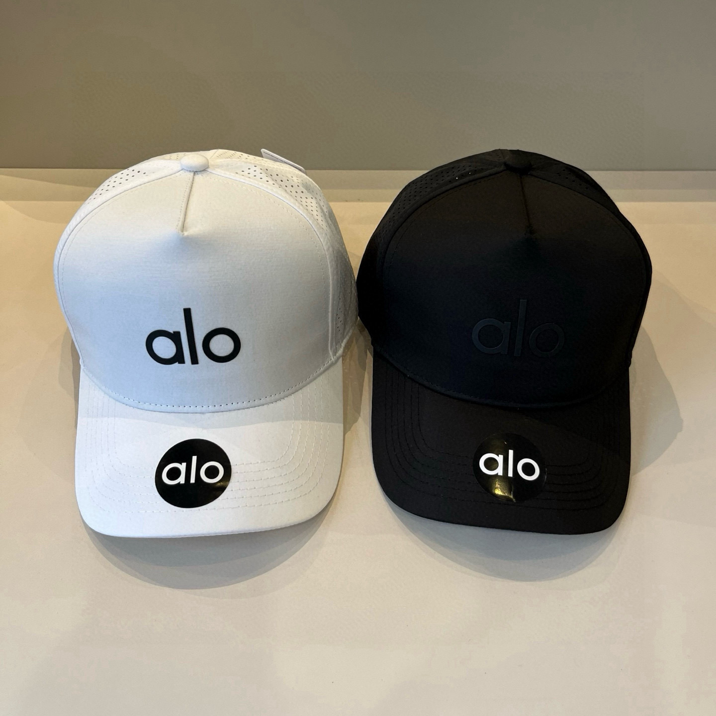  alo 新款定制棒球帽
🧢 设计感满满
日常穿搭 甜酷十足‼️
洋气 高级 不挑人‼️