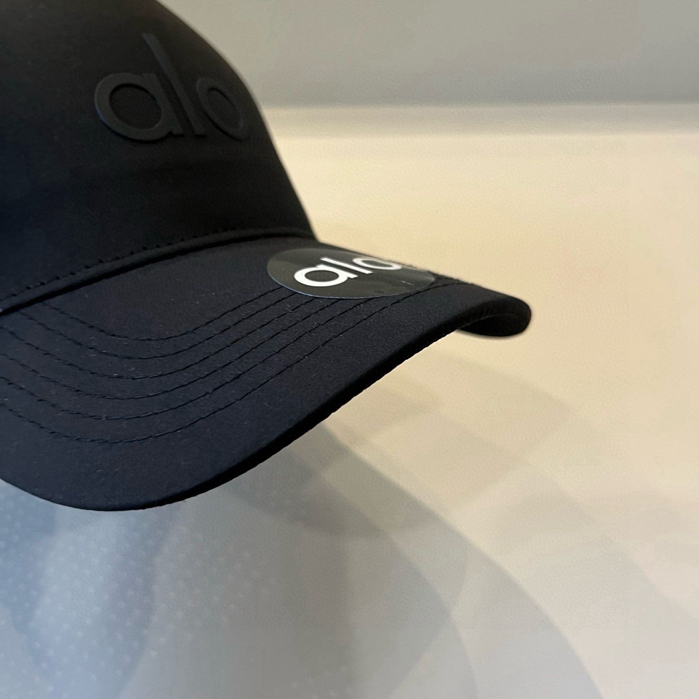  alo 新款定制棒球帽
🧢 设计感满满
日常穿搭 甜酷十足‼️
洋气 高级 不挑人‼️