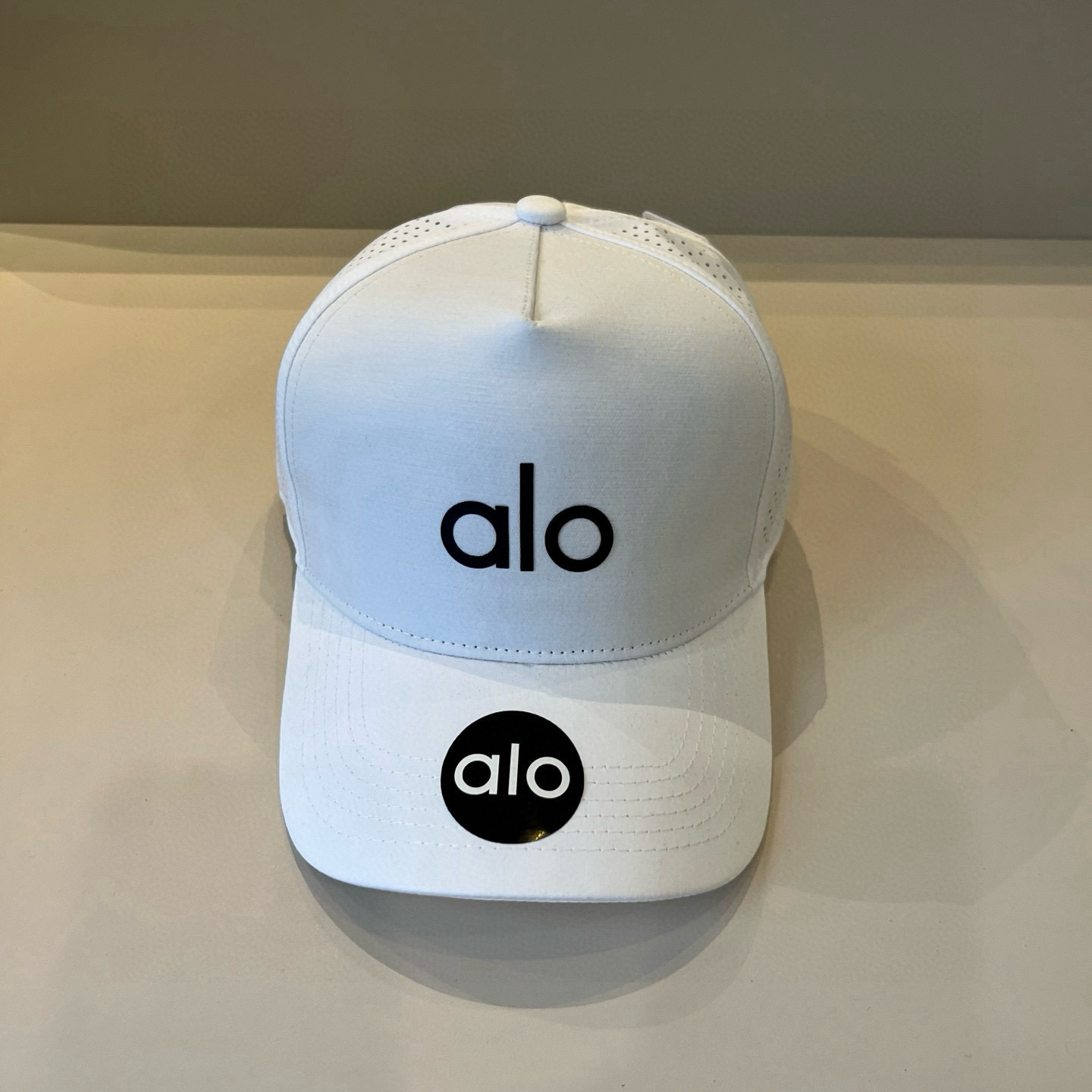  alo 新款定制棒球帽
🧢 设计感满满
日常穿搭 甜酷十足‼️
洋气 高级 不挑人‼️