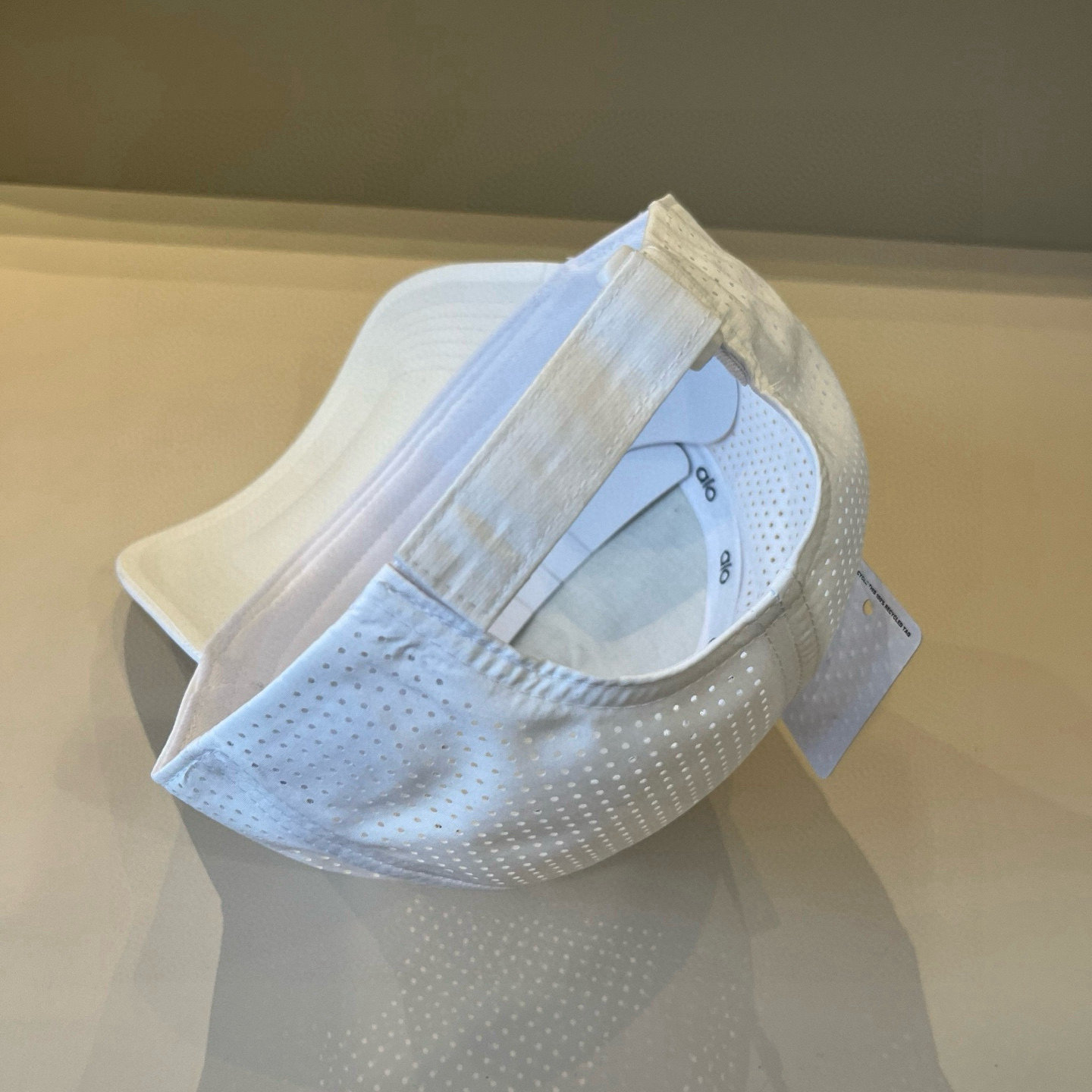  alo 新款定制棒球帽
🧢 设计感满满
日常穿搭 甜酷十足‼️
洋气 高级 不挑人‼️