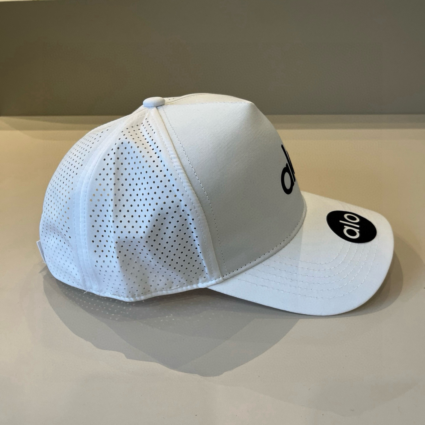  alo 新款定制棒球帽
🧢 设计感满满
日常穿搭 甜酷十足‼️
洋气 高级 不挑人‼️