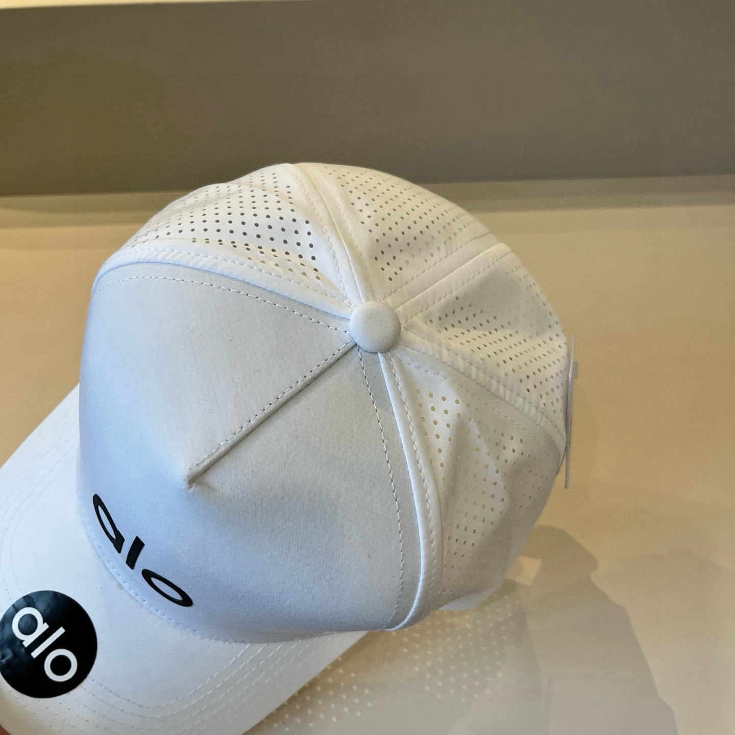  alo 新款定制棒球帽
🧢 设计感满满
日常穿搭 甜酷十足‼️
洋气 高级 不挑人‼️