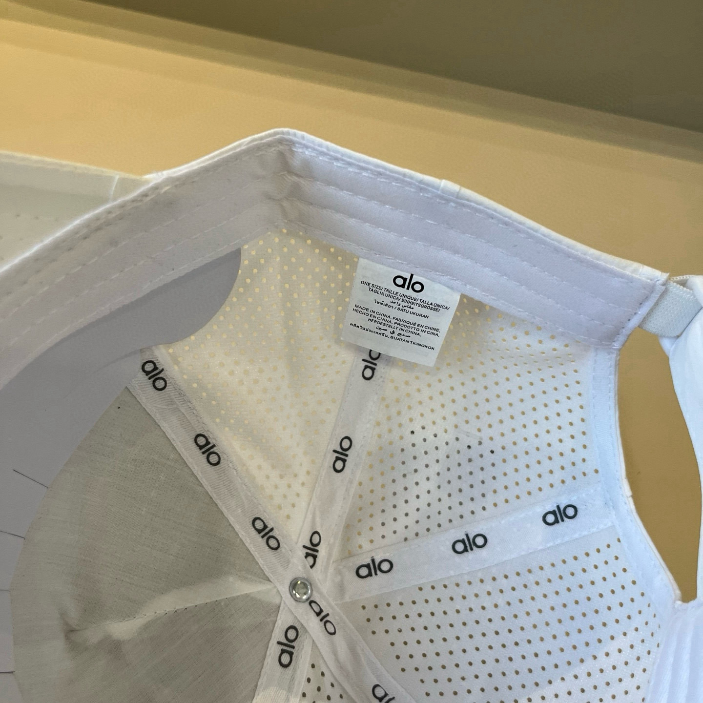  alo 新款定制棒球帽
🧢 设计感满满
日常穿搭 甜酷十足‼️
洋气 高级 不挑人‼️