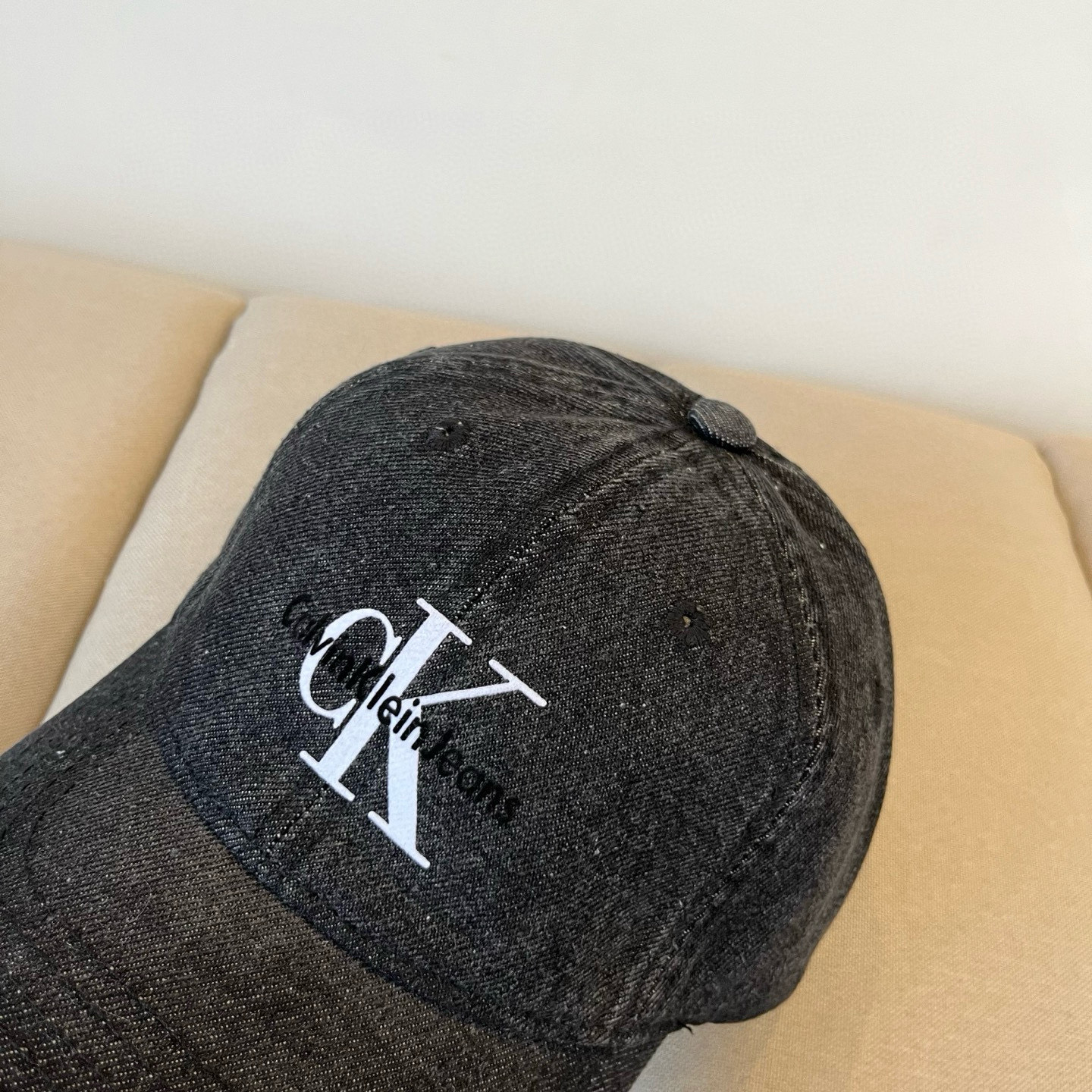  Calvin Klein，CKlogo棒球帽 请认准高端品质市场唯一对版，小红书推荐，时尚百搭，众多明