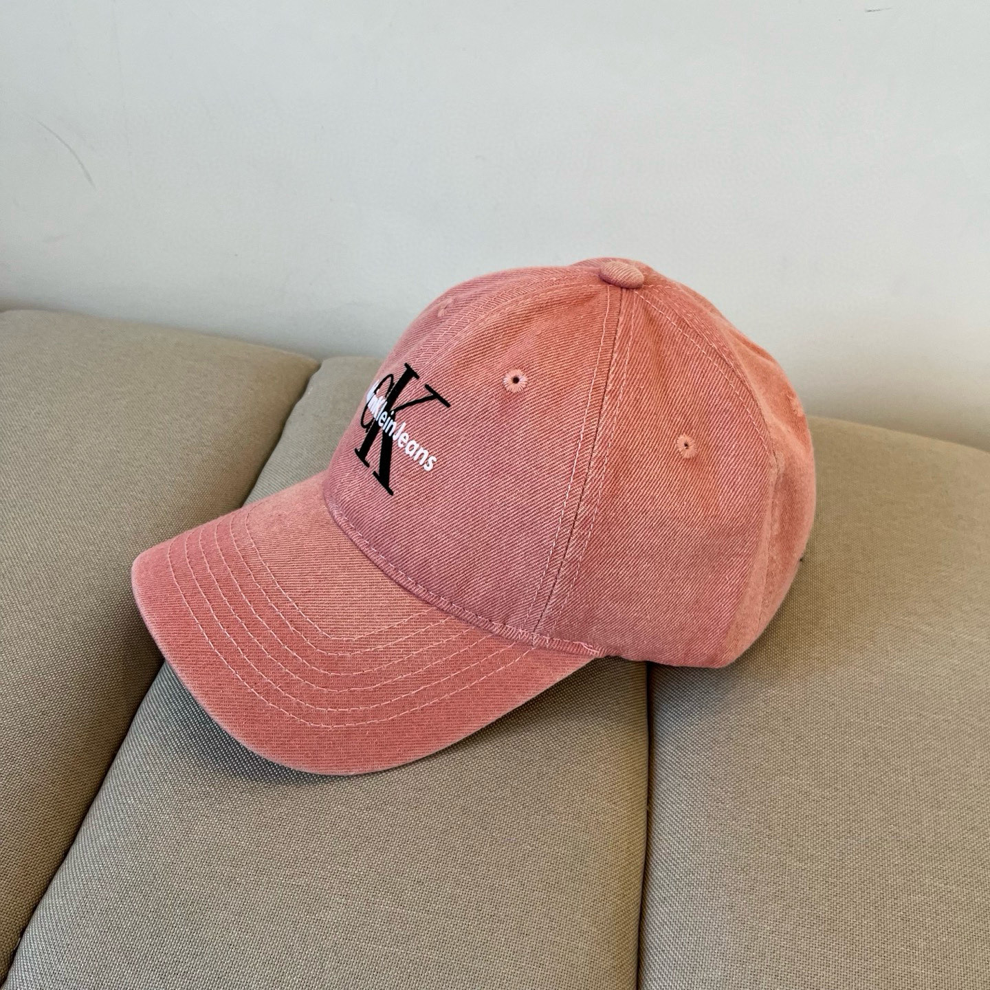  Calvin Klein，CKlogo棒球帽 请认准高端品质市场唯一对版，小红书推荐，时尚百搭，众多明