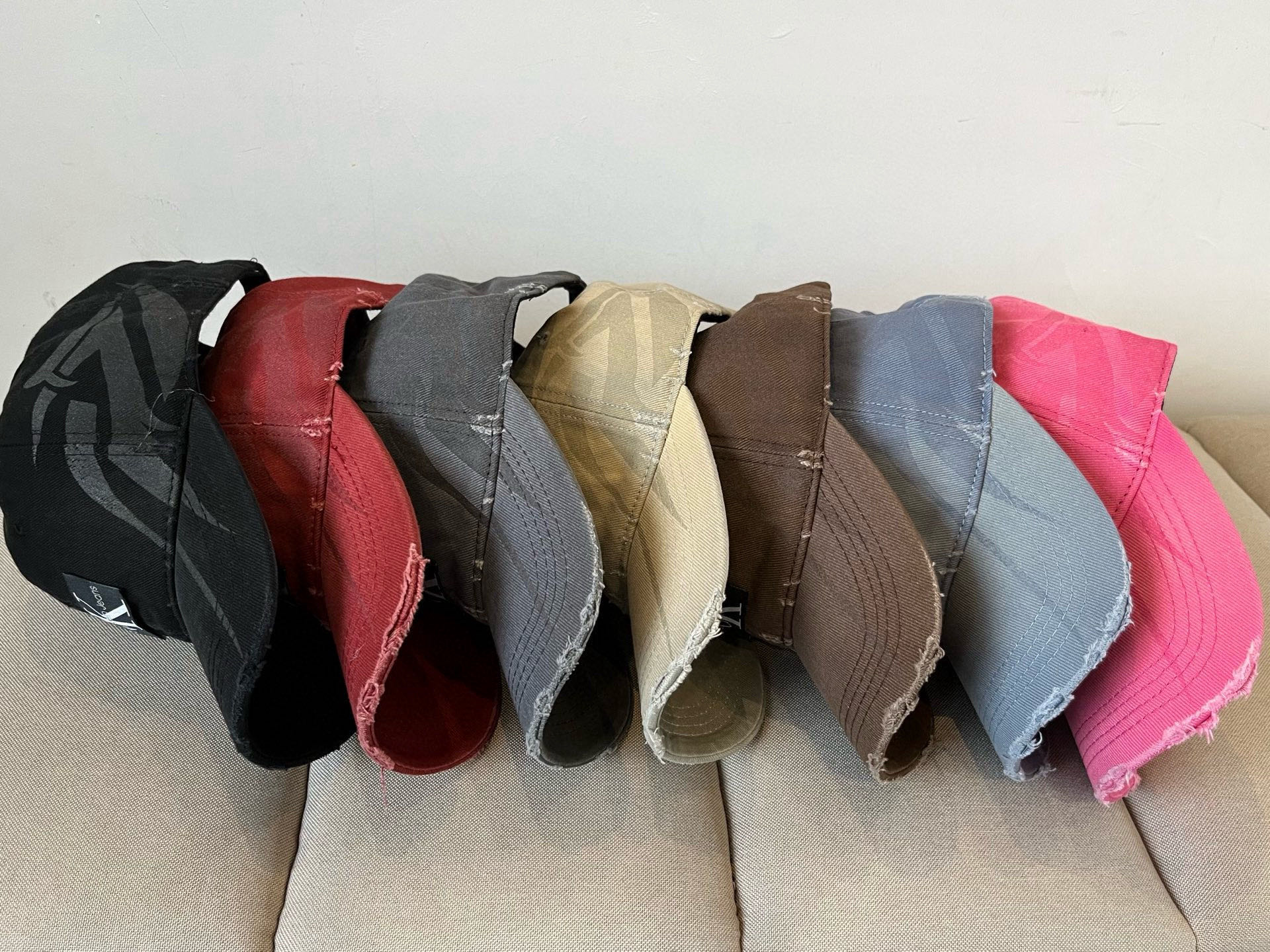  Calvin Klein，CKlogo棒球帽 请认准高端品质市场唯一对版，小红书推荐，时尚百搭，众多明