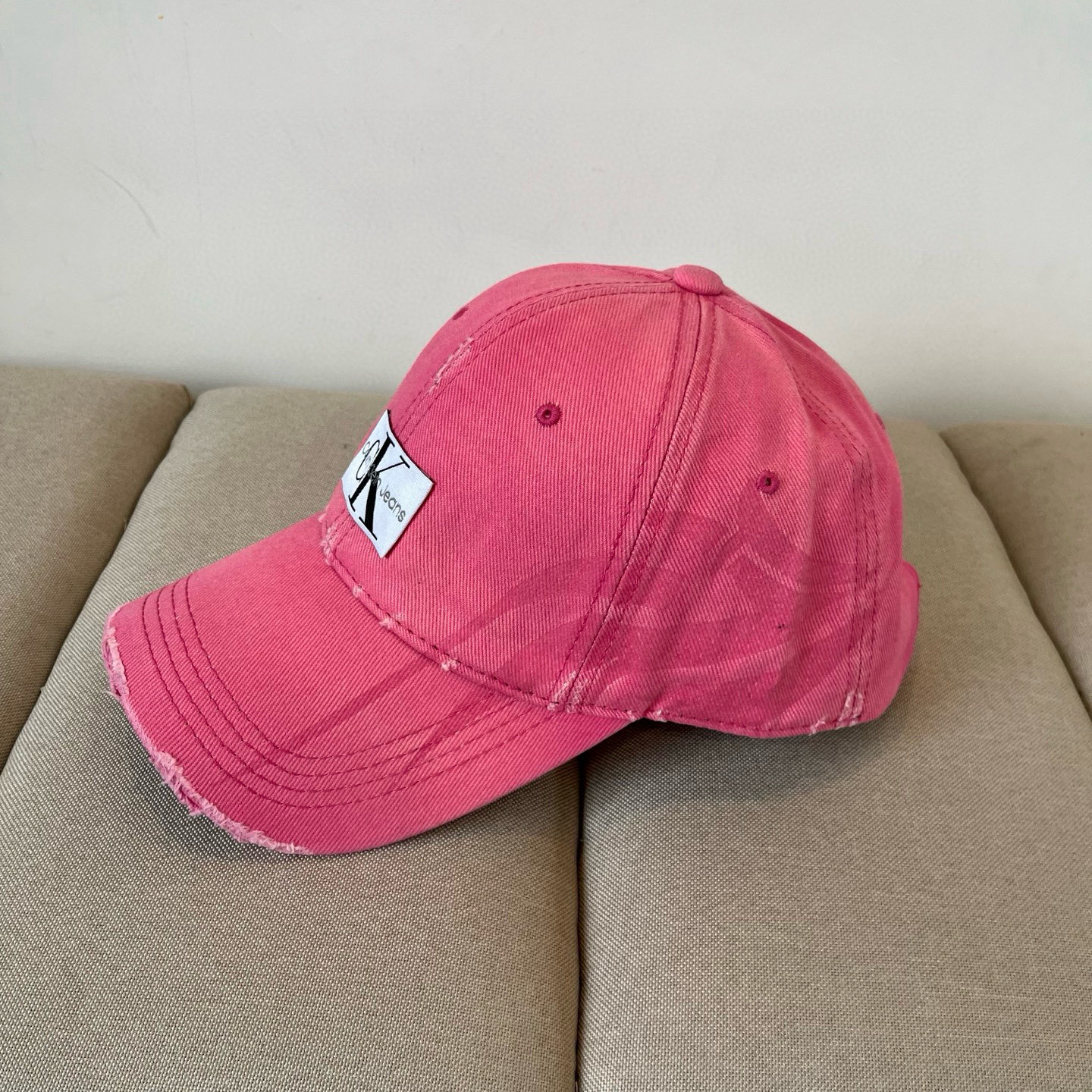  Calvin Klein，CKlogo棒球帽 请认准高端品质市场唯一对版，小红书推荐，时尚百搭，众多明