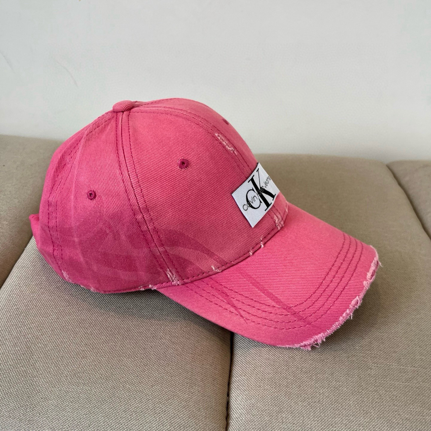  Calvin Klein，CKlogo棒球帽 请认准高端品质市场唯一对版，小红书推荐，时尚百搭，众多明