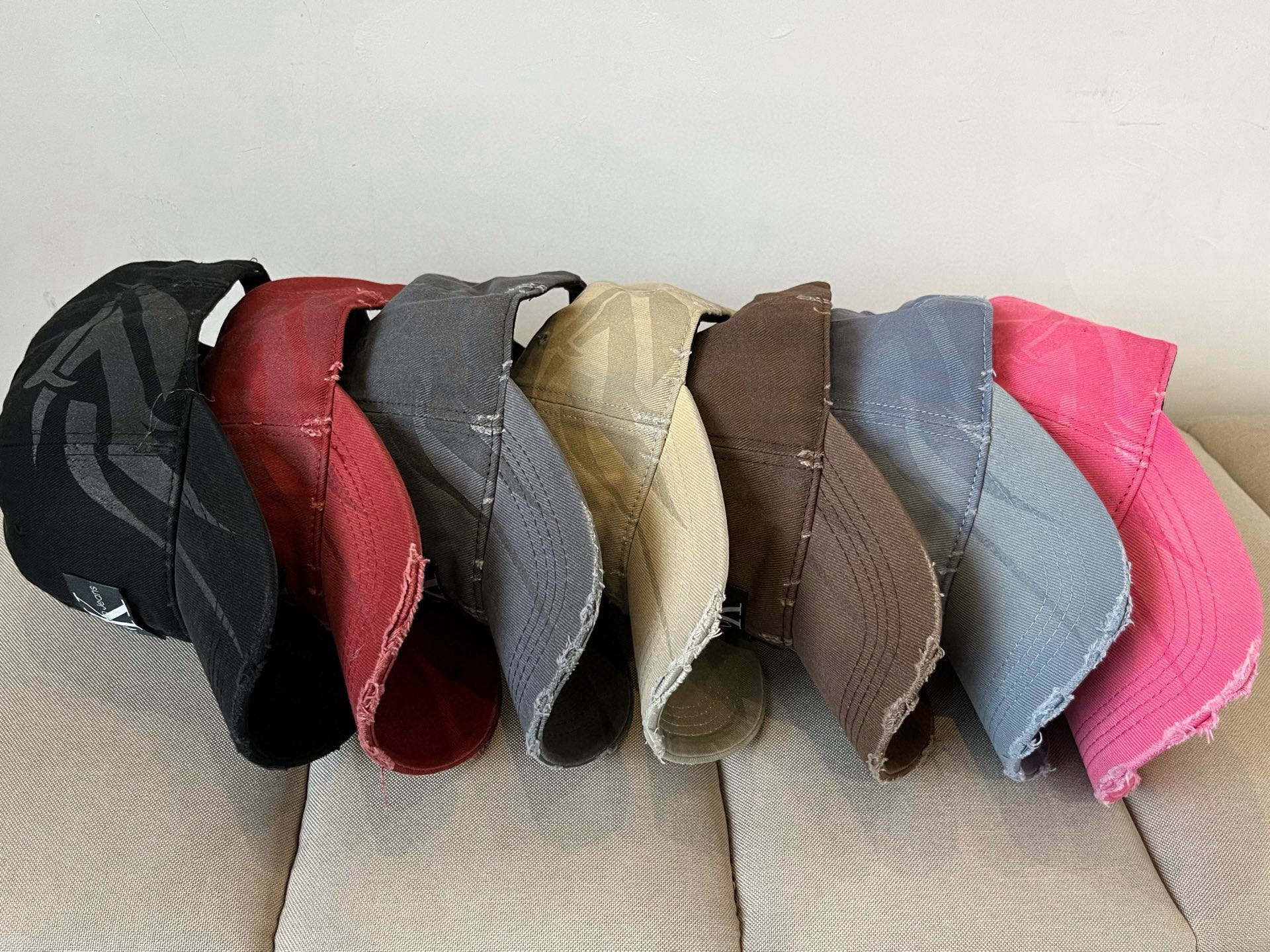  Calvin Klein，CKlogo棒球帽 请认准高端品质市场唯一对版，小红书推荐，时尚百搭，众多明