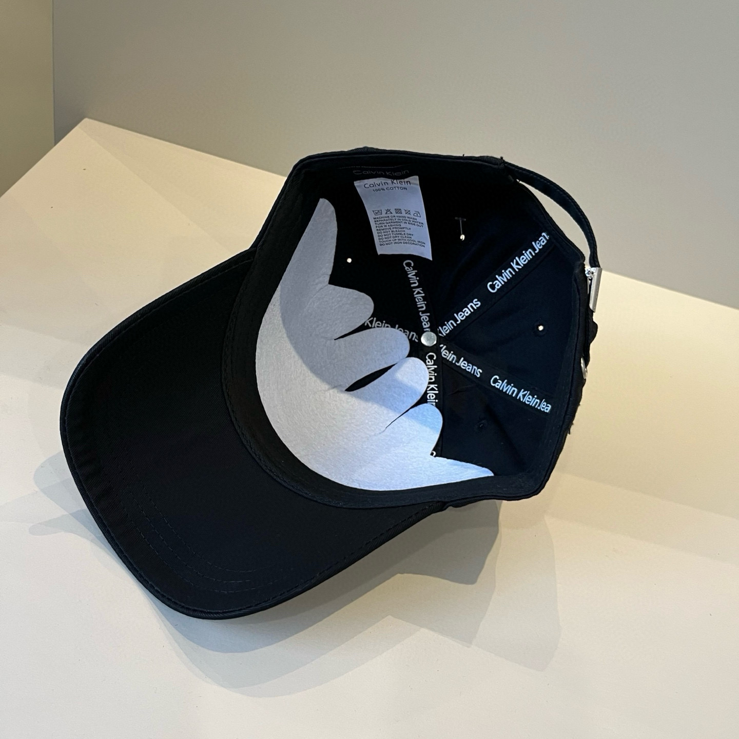  Calvin Klein，CKlogo棒球帽 请认准高端品质市场唯一对版，小红书推荐，时尚百搭，众多明