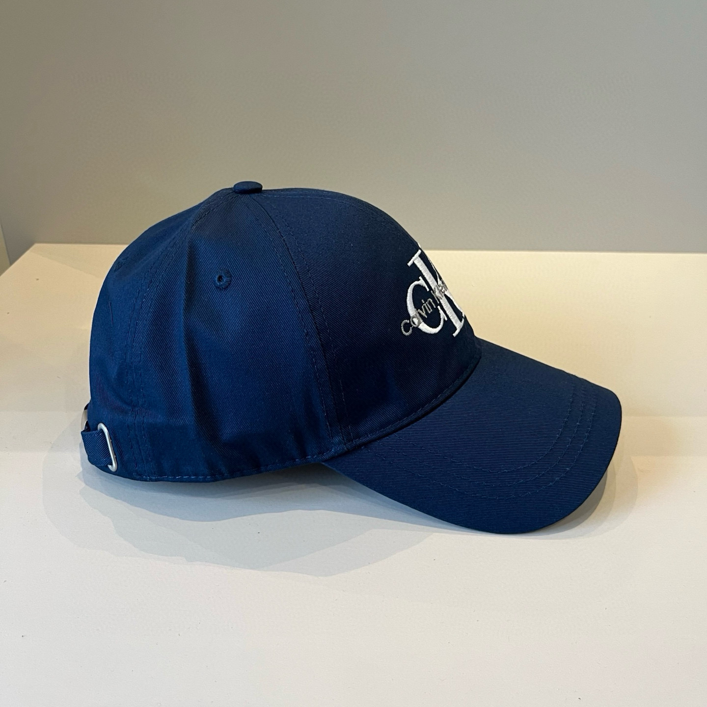  Calvin Klein，CKlogo棒球帽 请认准高端品质市场唯一对版，小红书推荐，时尚百搭，众多明