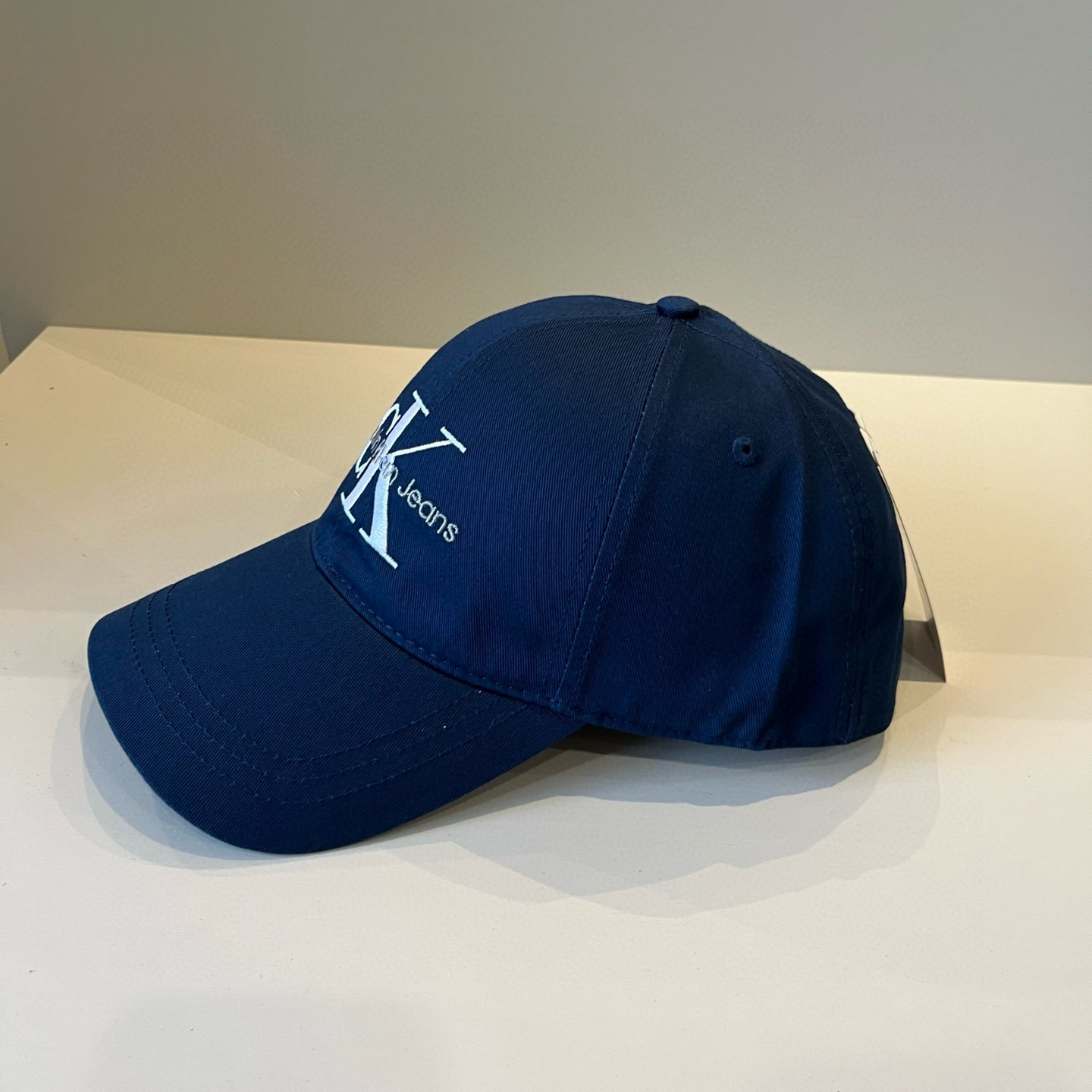  Calvin Klein，CKlogo棒球帽 请认准高端品质市场唯一对版，小红书推荐，时尚百搭，众多明