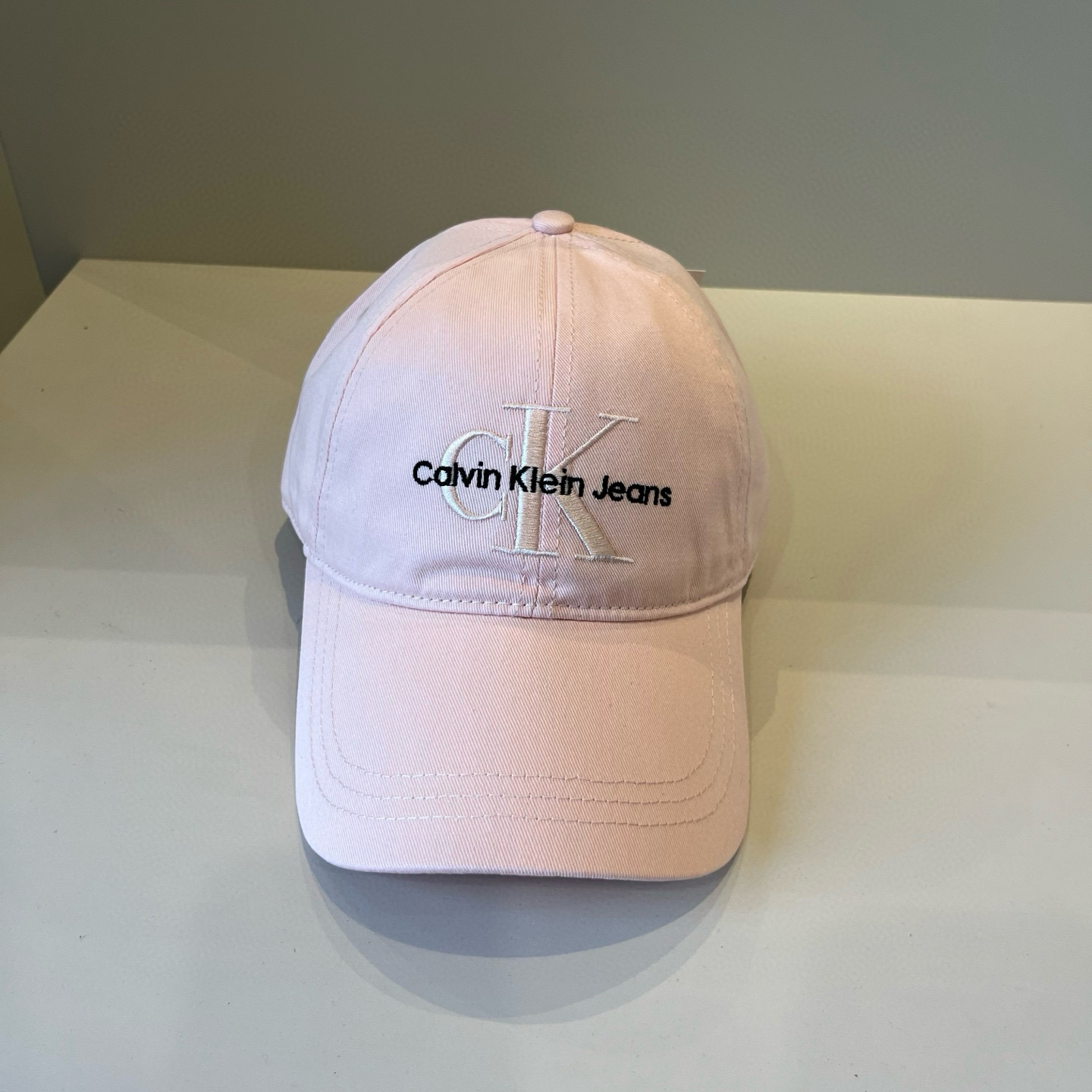  Calvin Klein，CKlogo棒球帽 请认准高端品质市场唯一对版，小红书推荐，时尚百搭，众多明
