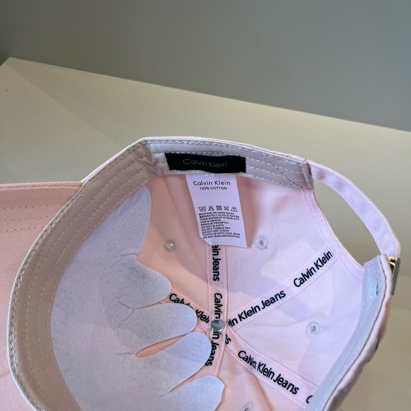  Calvin Klein，CKlogo棒球帽 请认准高端品质市场唯一对版，小红书推荐，时尚百搭，众多明