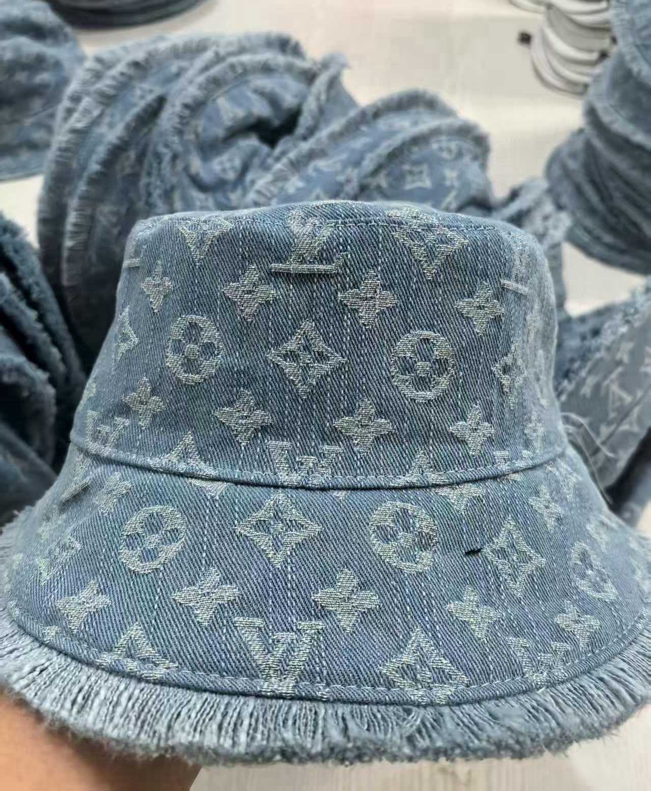  路易威登棒球帽 LouisVuitton😍新款LV渔夫帽，重工打造♥️高端大气，百搭款🤗男女通用！跑量