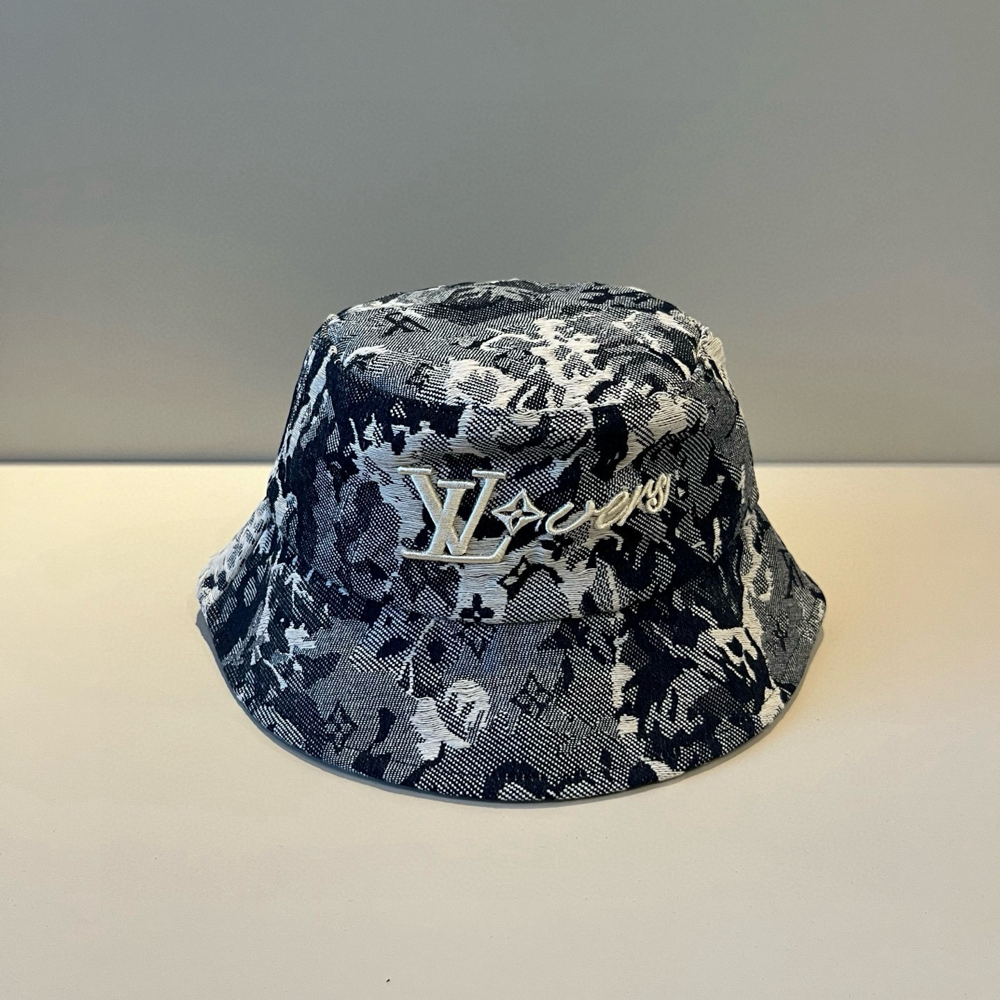  路易威登棒球帽 LouisVuitton😍新款LV渔夫帽，重工打造♥️高端大气，百搭款🤗男女通用！跑量