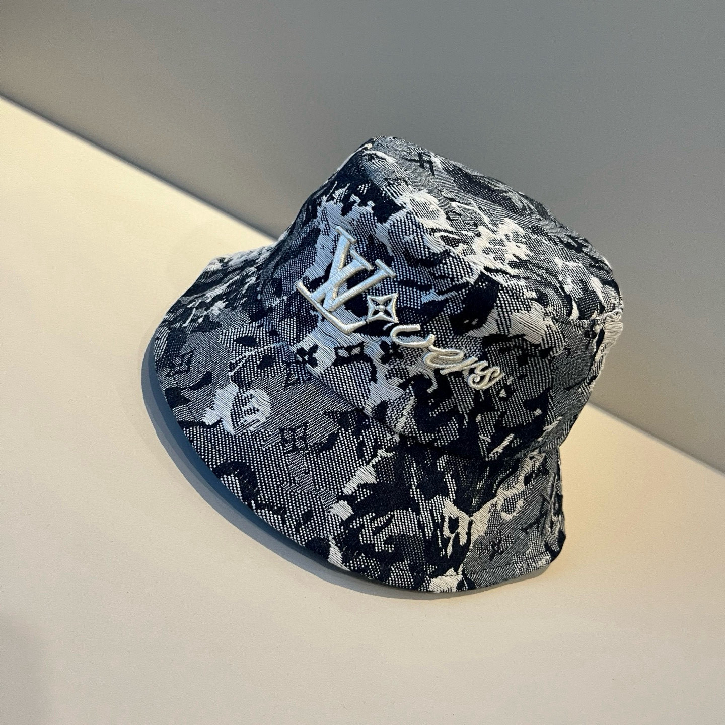  路易威登棒球帽 LouisVuitton😍新款LV渔夫帽，重工打造♥️高端大气，百搭款🤗男女通用！跑量