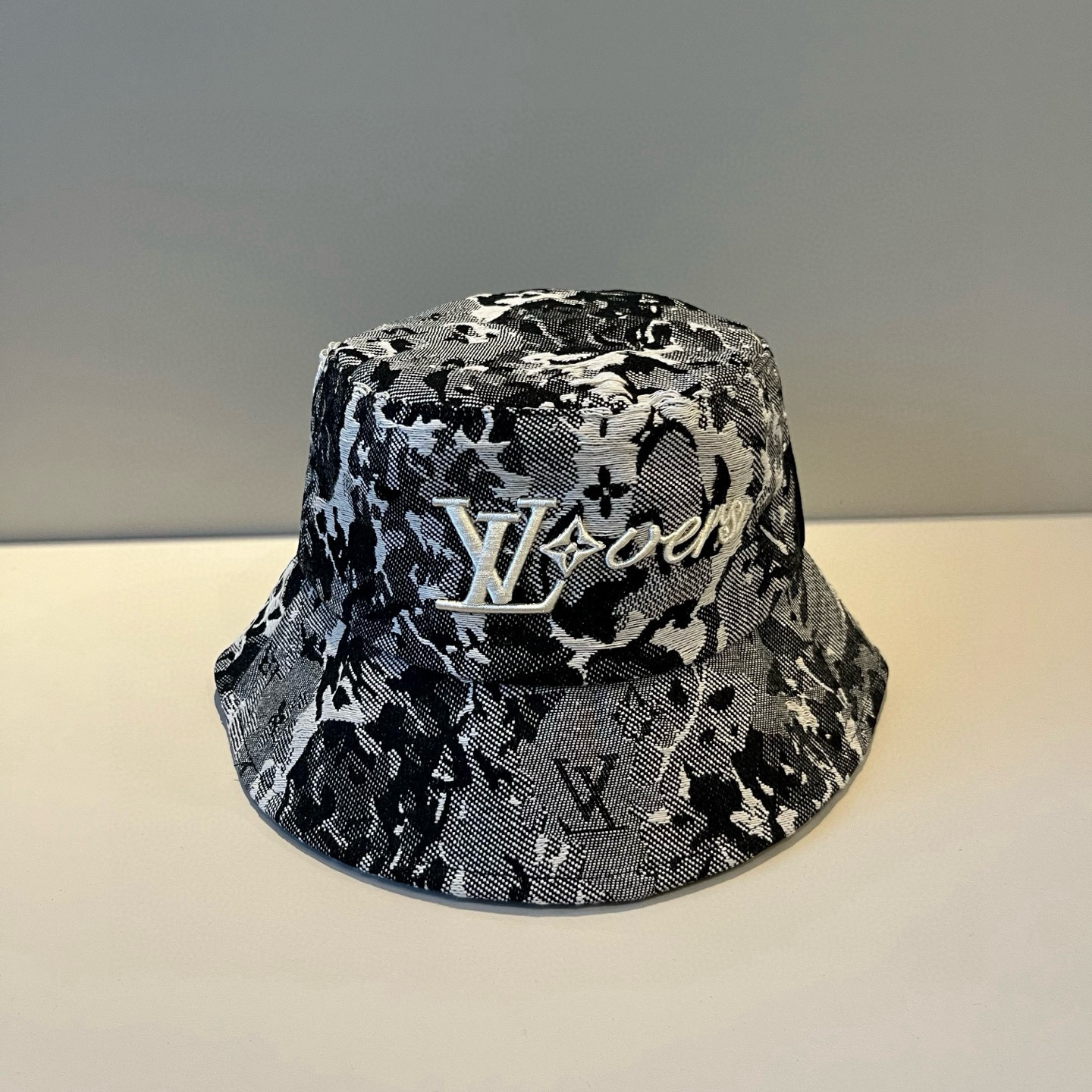  路易威登棒球帽 LouisVuitton😍新款LV渔夫帽，重工打造♥️高端大气，百搭款🤗男女通用！跑量