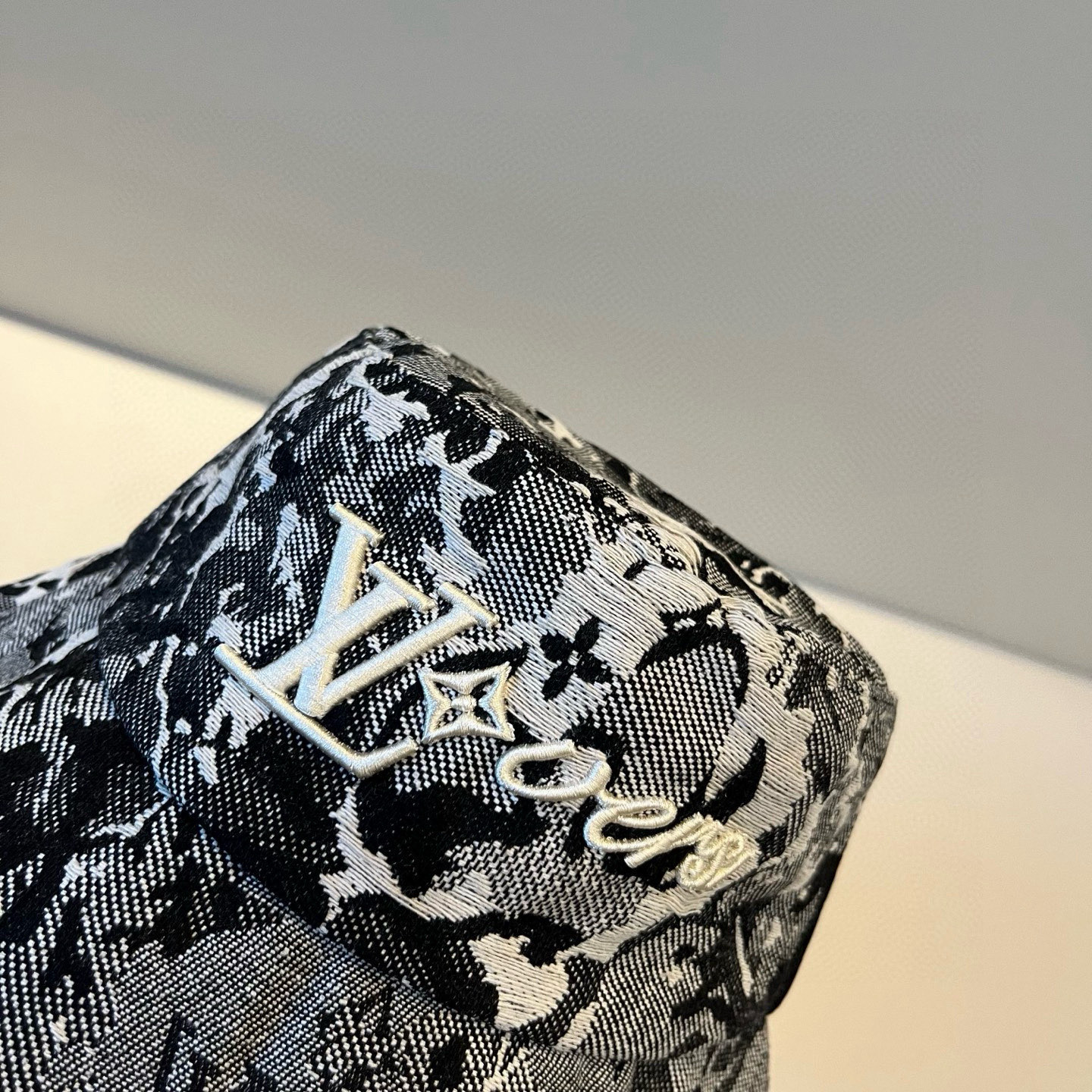  路易威登棒球帽 LouisVuitton😍新款LV渔夫帽，重工打造♥️高端大气，百搭款🤗男女通用！跑量