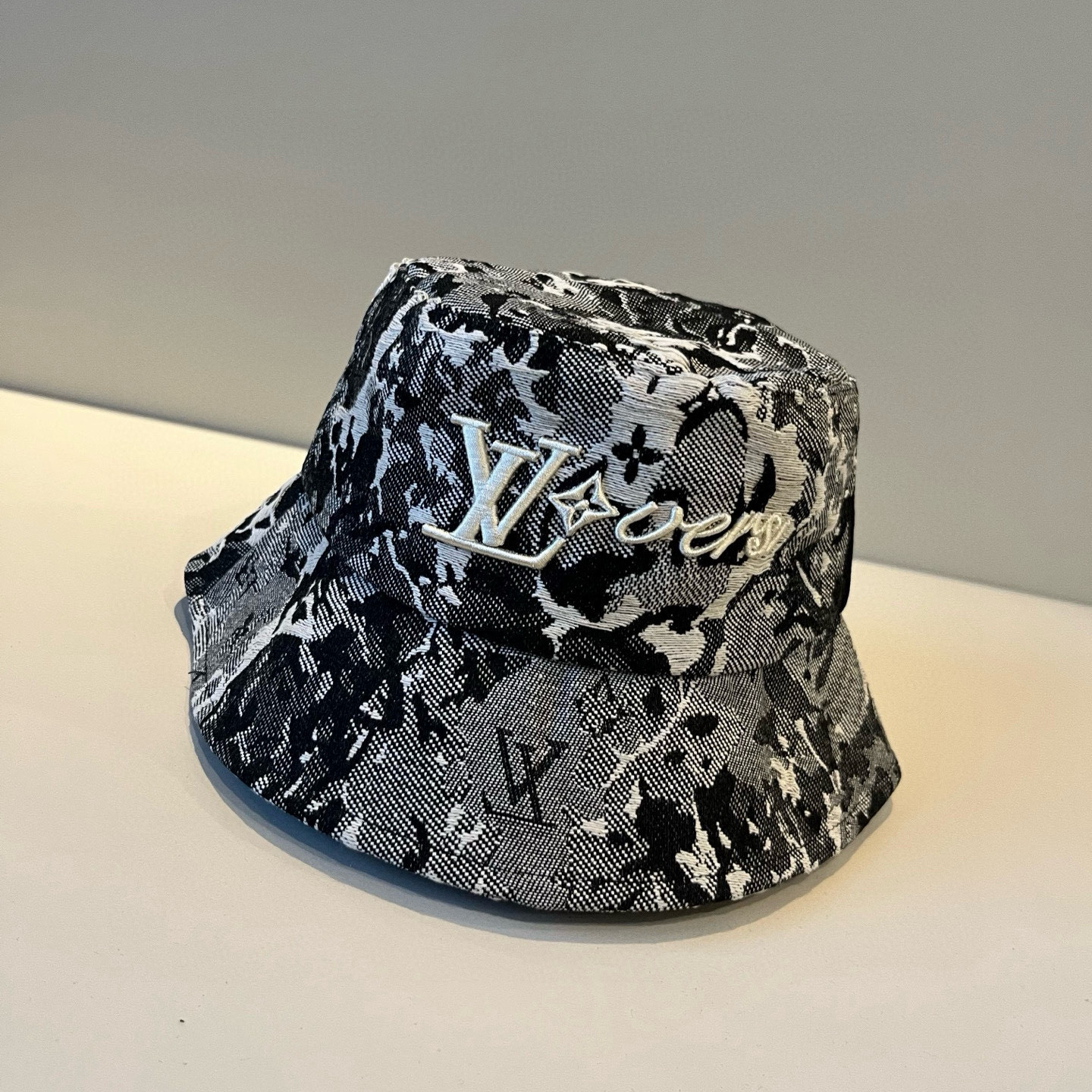  路易威登棒球帽 LouisVuitton😍新款LV渔夫帽，重工打造♥️高端大气，百搭款🤗男女通用！跑量