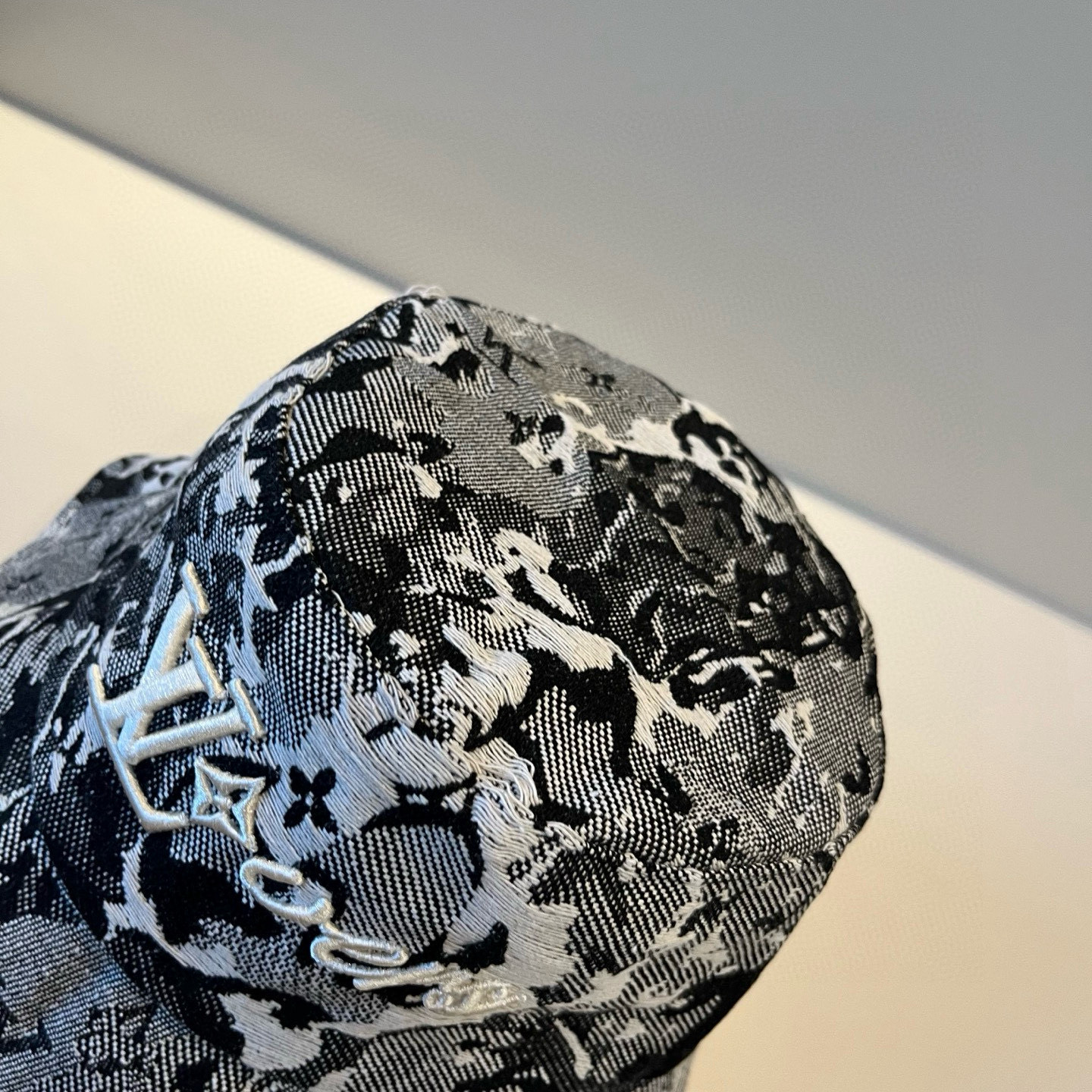  路易威登棒球帽 LouisVuitton😍新款LV渔夫帽，重工打造♥️高端大气，百搭款🤗男女通用！跑量