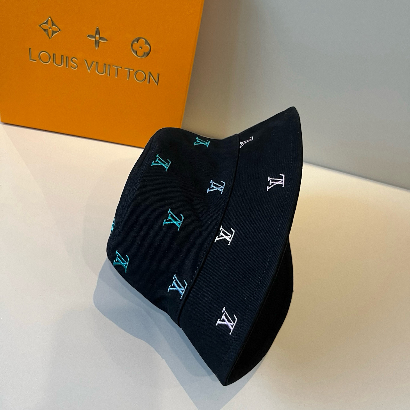  路易威登棒球帽 LouisVuitton😍新款LV渔夫帽，重工打造♥️高端大气，百搭款🤗男女通用！跑量