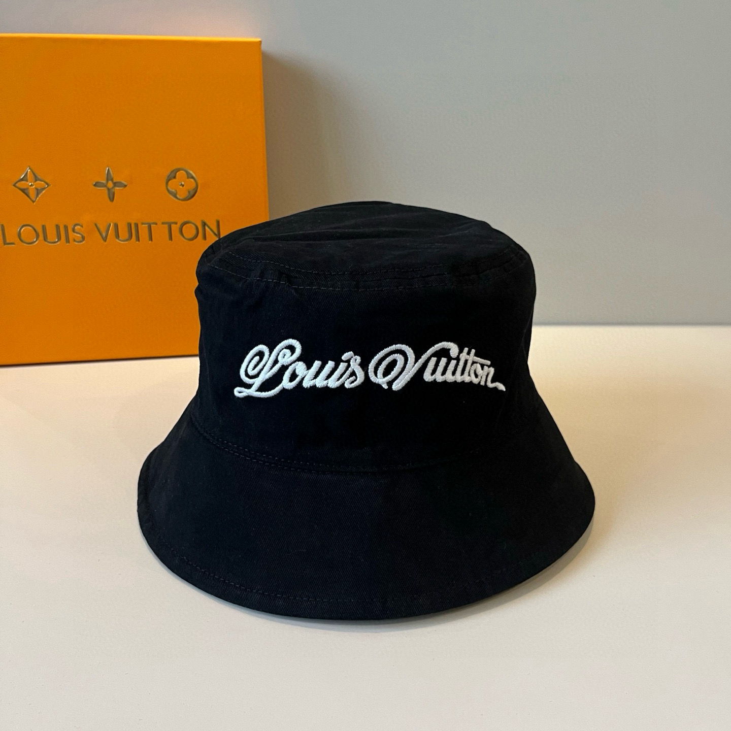  路易威登棒球帽 LouisVuitton😍新款LV渔夫帽，重工打造♥️高端大气，百搭款🤗男女通用！跑量
