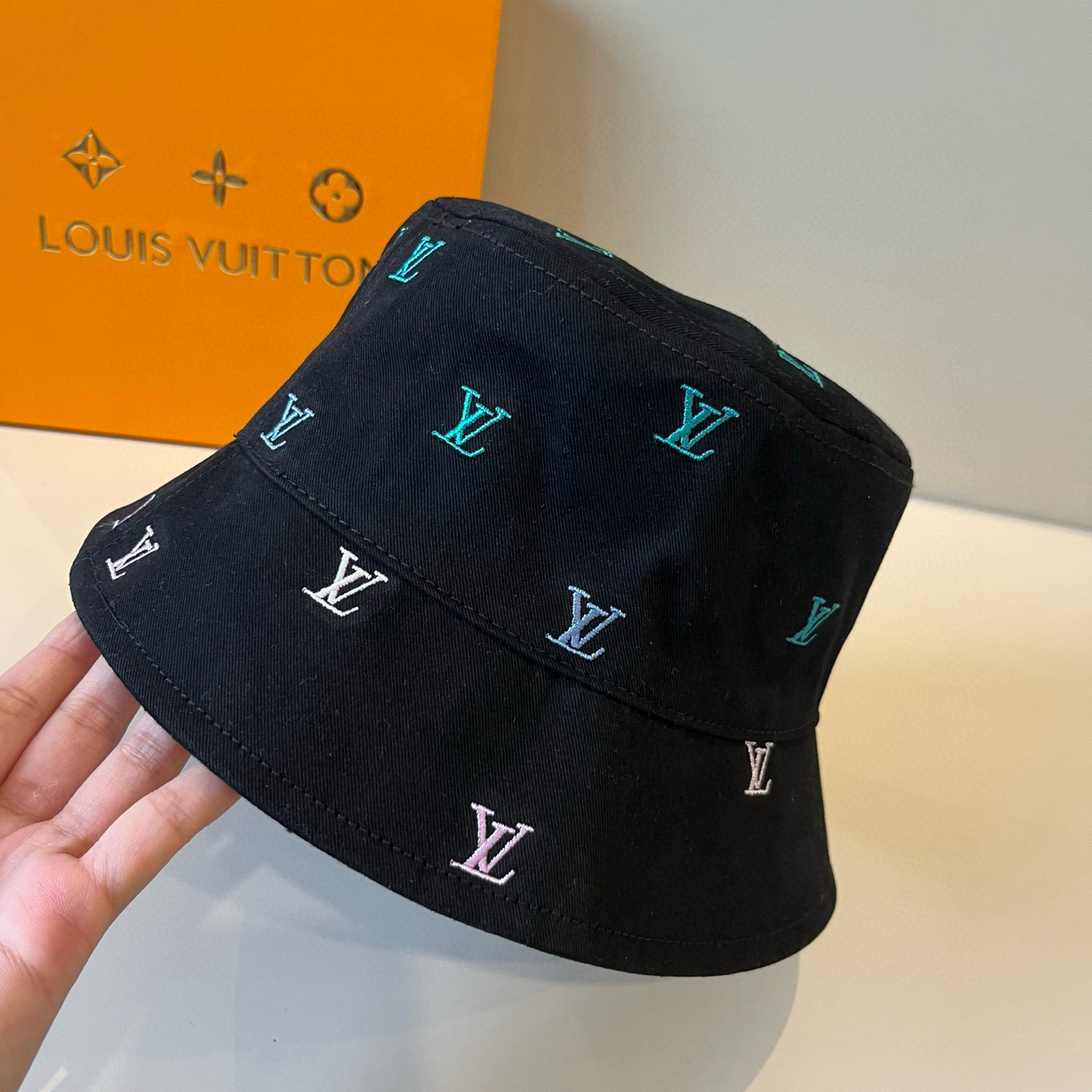  路易威登棒球帽 LouisVuitton😍新款LV渔夫帽，重工打造♥️高端大气，百搭款🤗男女通用！跑量