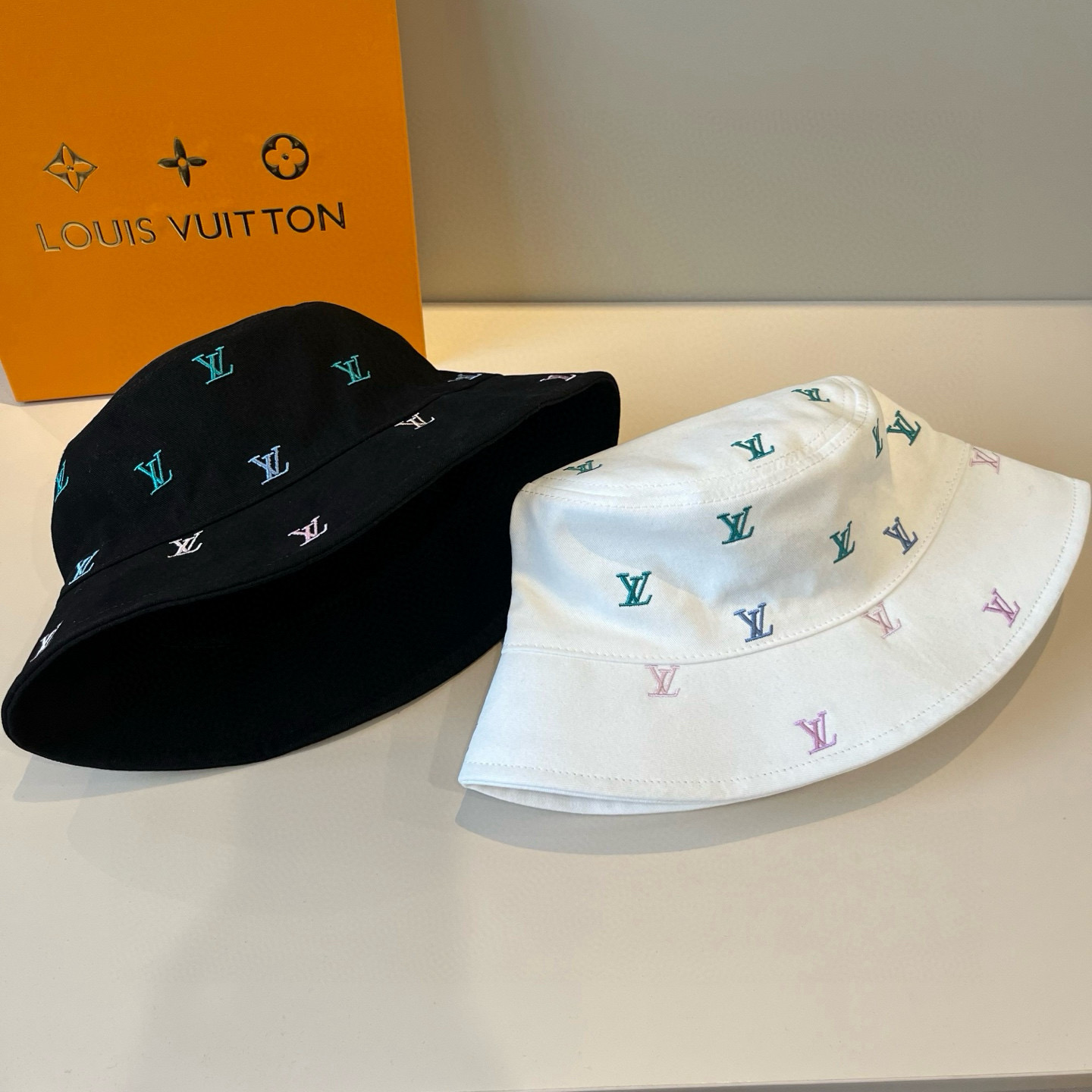  路易威登棒球帽 LouisVuitton😍新款LV渔夫帽，重工打造♥️高端大气，百搭款🤗男女通用！跑量