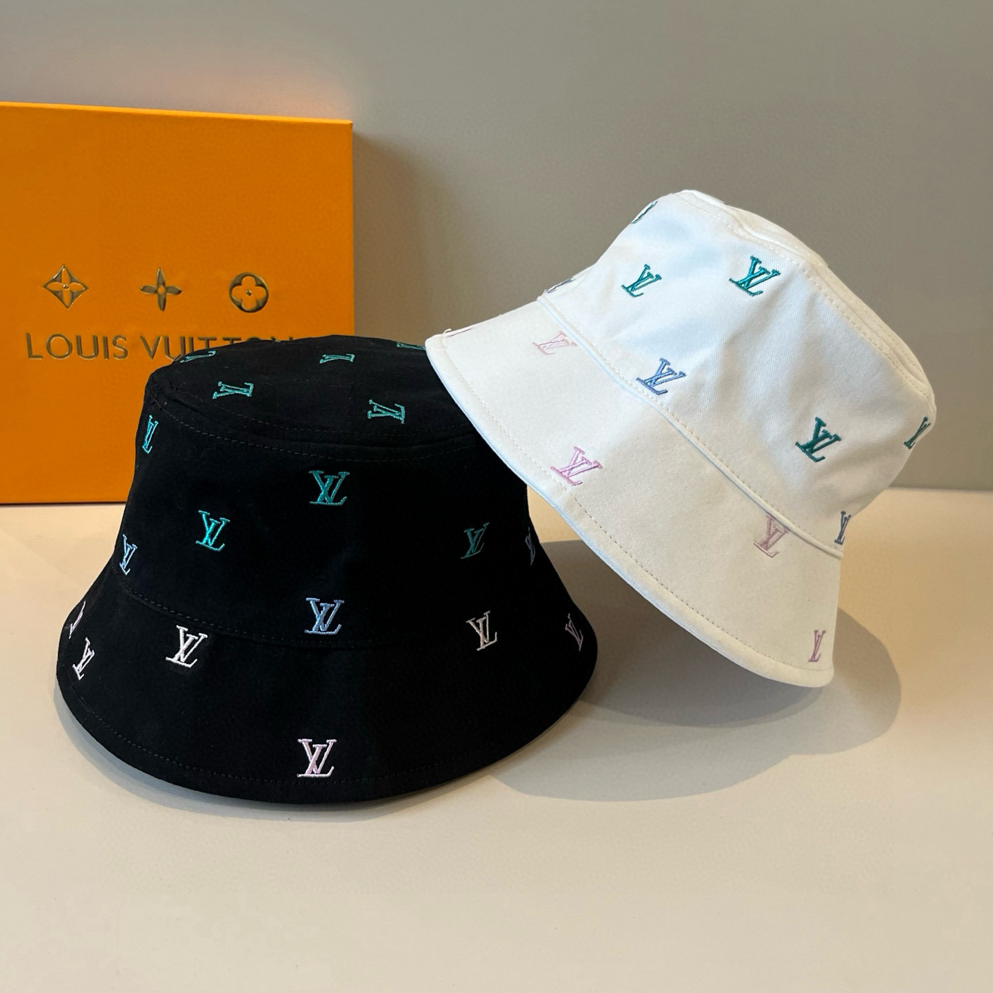  路易威登棒球帽 LouisVuitton😍新款LV渔夫帽，重工打造♥️高端大气，百搭款🤗男女通用！跑量