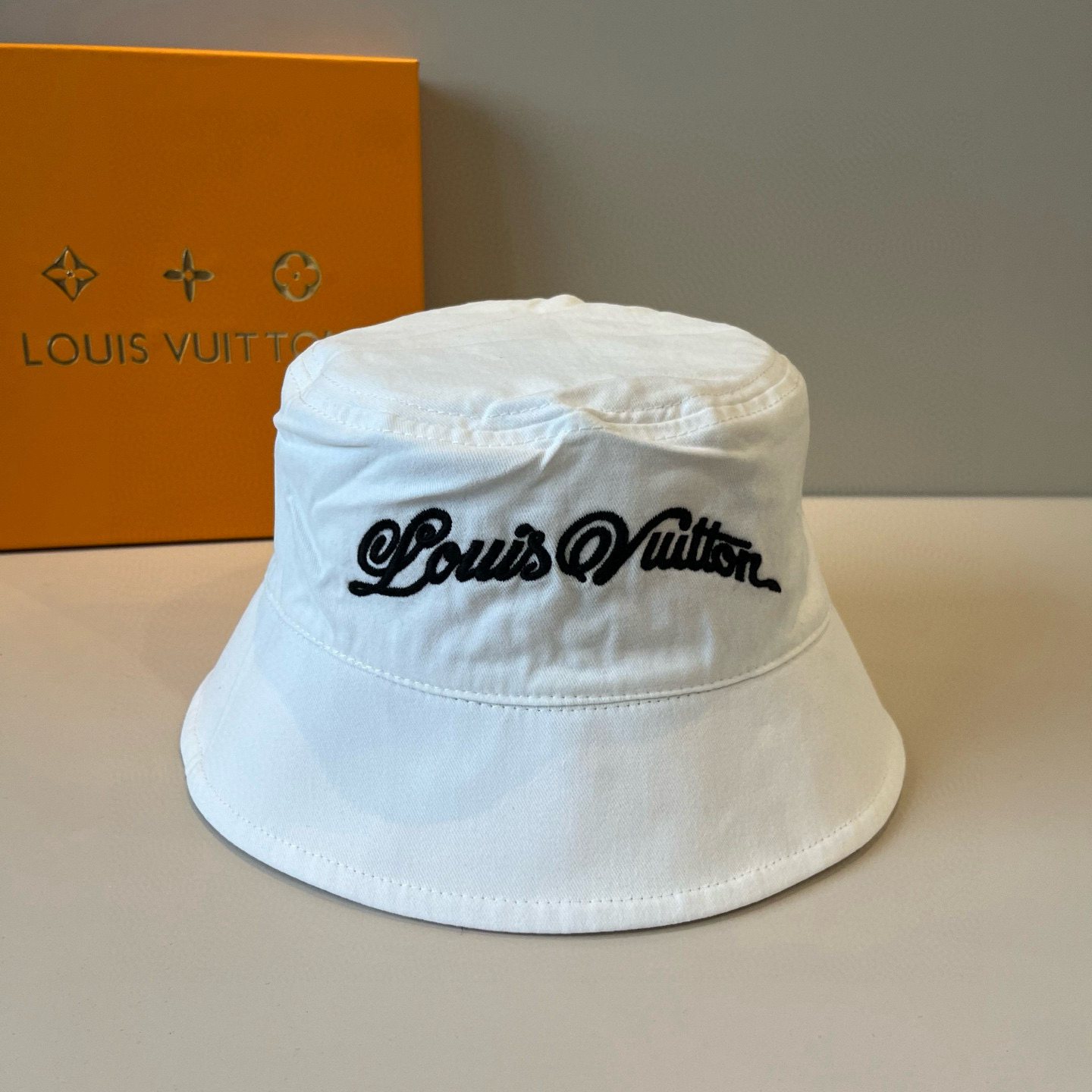  路易威登棒球帽 LouisVuitton😍新款LV渔夫帽，重工打造♥️高端大气，百搭款🤗男女通用！跑量