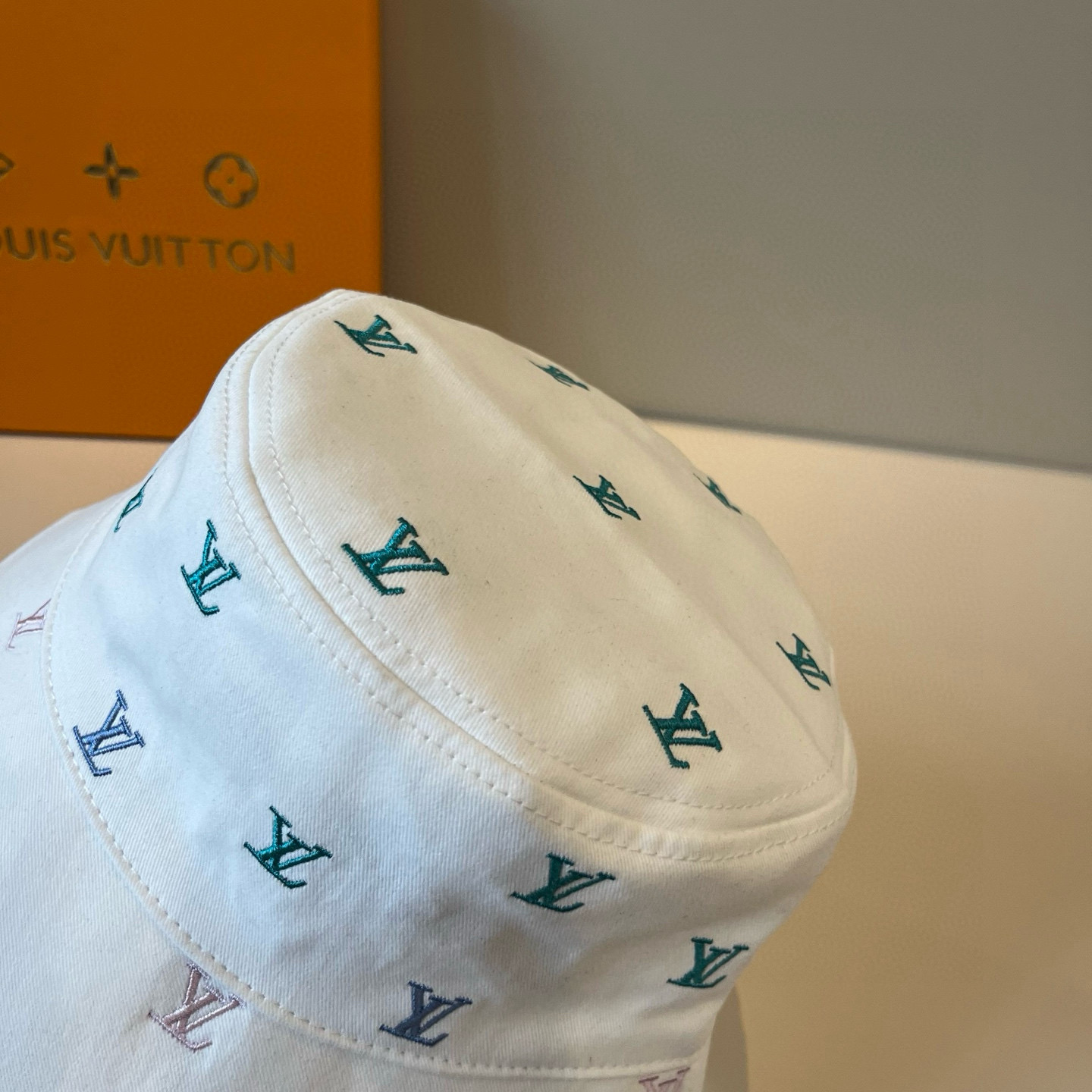  路易威登棒球帽 LouisVuitton😍新款LV渔夫帽，重工打造♥️高端大气，百搭款🤗男女通用！跑量