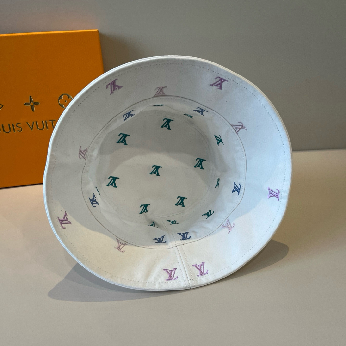  路易威登棒球帽 LouisVuitton😍新款LV渔夫帽，重工打造♥️高端大气，百搭款🤗男女通用！跑量