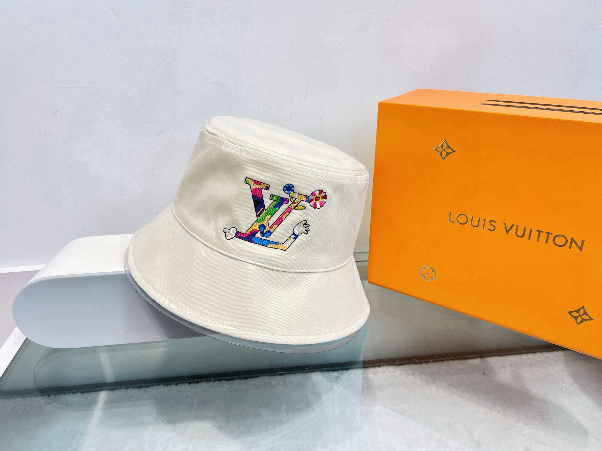  路易威登棒球帽 LouisVuitton😍新款LV渔夫帽，重工打造♥️高端大气，百搭款🤗男女通用！跑量