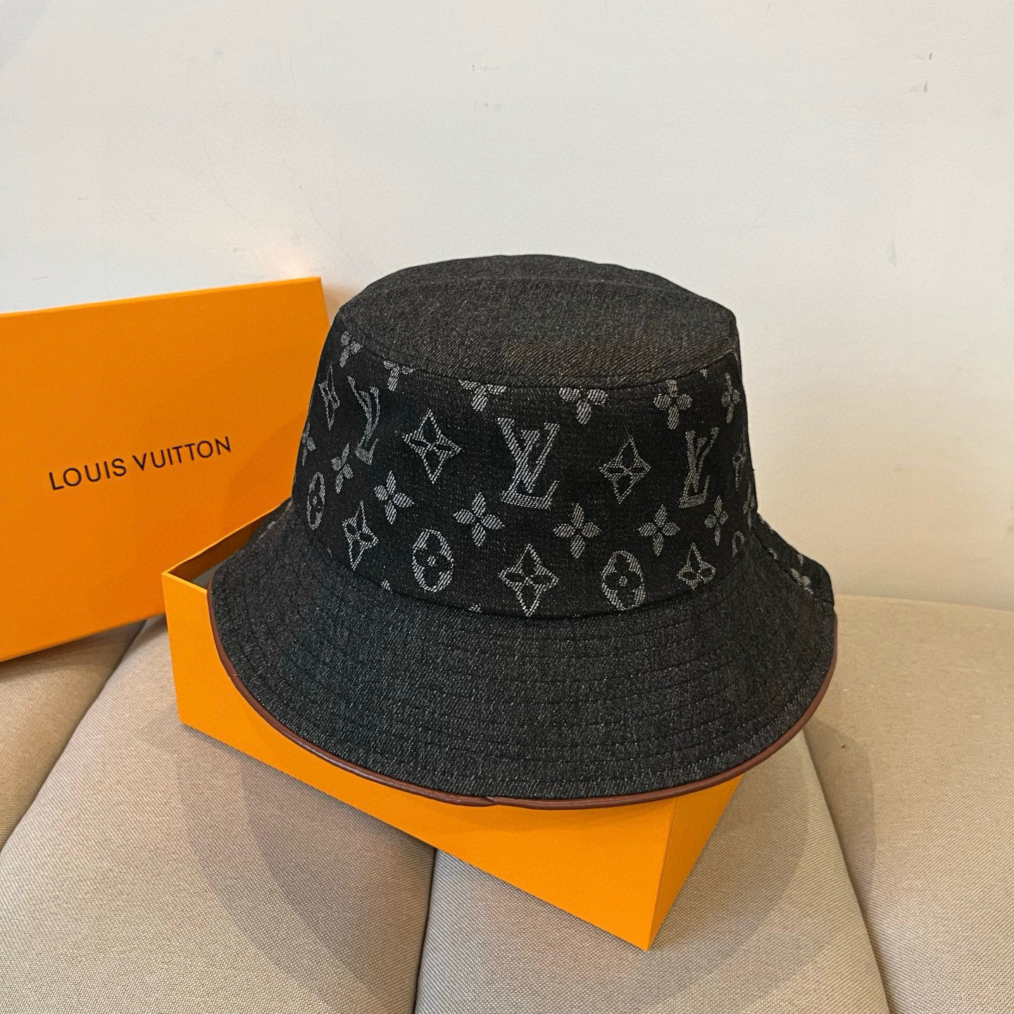  路易威登棒球帽 LouisVuitton😍新款LV渔夫帽，重工打造♥️高端大气，百搭款🤗男女通用！跑量