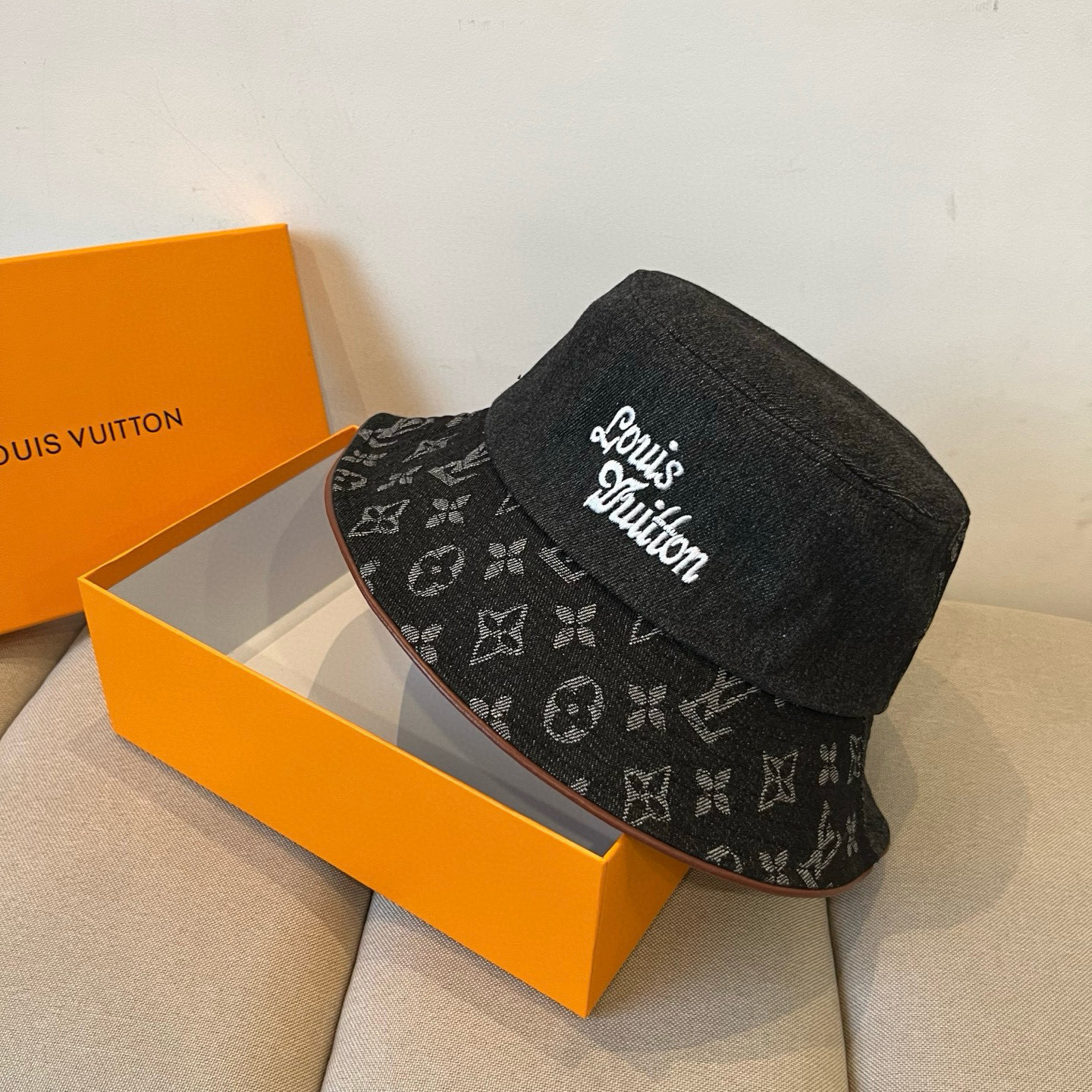  路易威登棒球帽 LouisVuitton😍新款LV渔夫帽，重工打造♥️高端大气，百搭款🤗男女通用！跑量