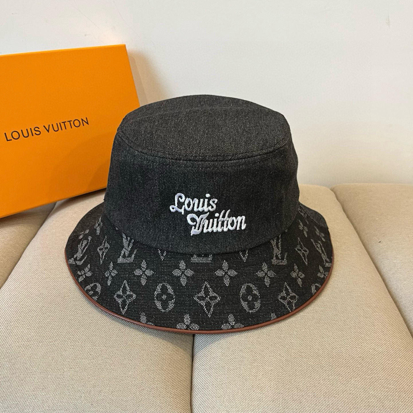  路易威登棒球帽 LouisVuitton😍新款LV渔夫帽，重工打造♥️高端大气，百搭款🤗男女通用！跑量