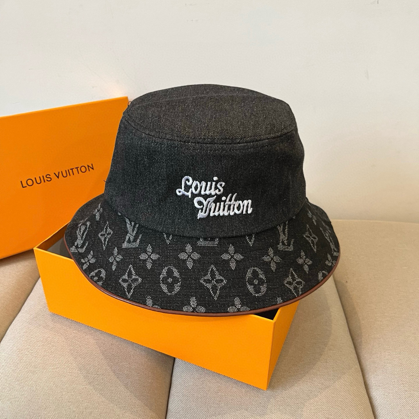  路易威登棒球帽 LouisVuitton😍新款LV渔夫帽，重工打造♥️高端大气，百搭款🤗男女通用！跑量