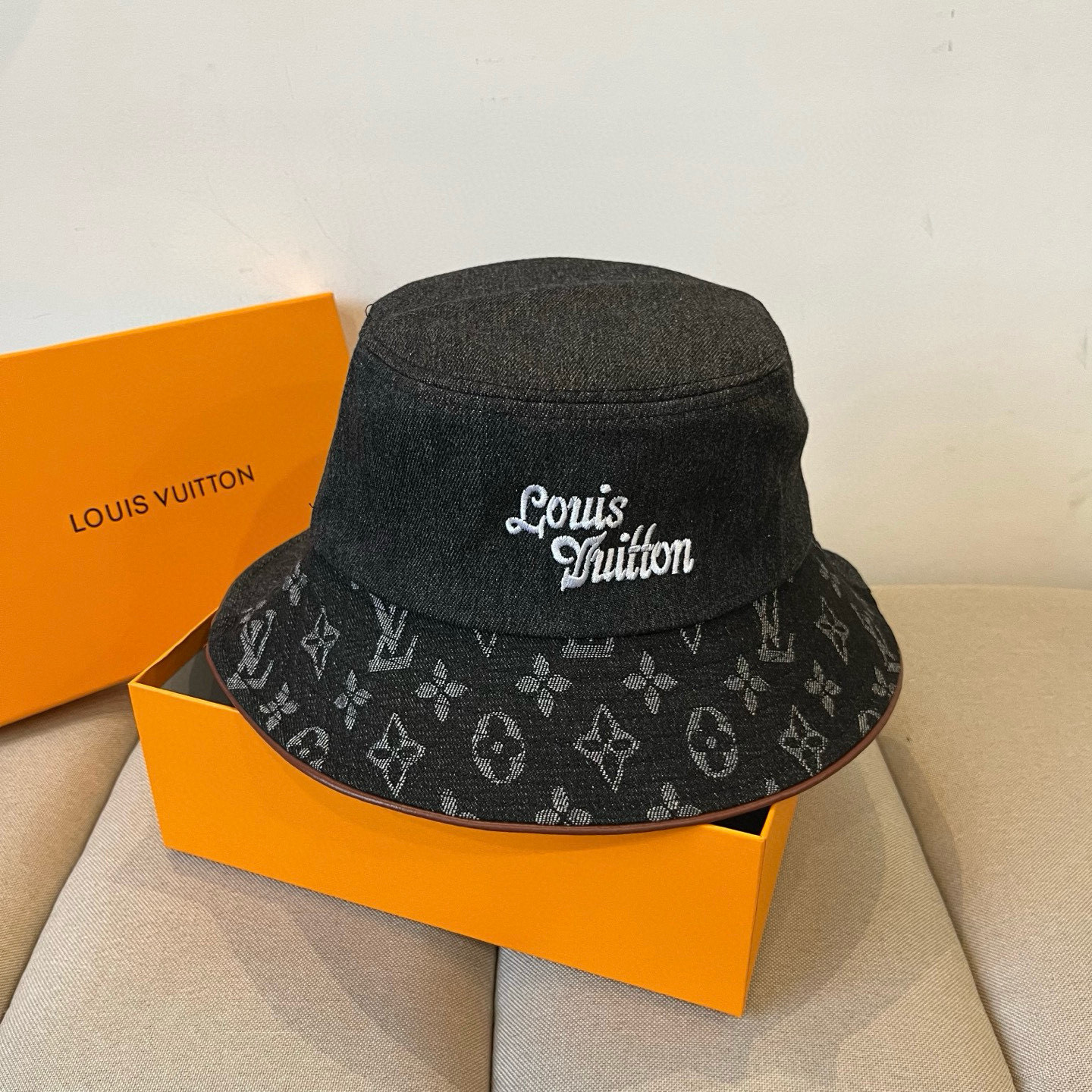  路易威登棒球帽 LouisVuitton😍新款LV渔夫帽，重工打造♥️高端大气，百搭款🤗男女通用！跑量