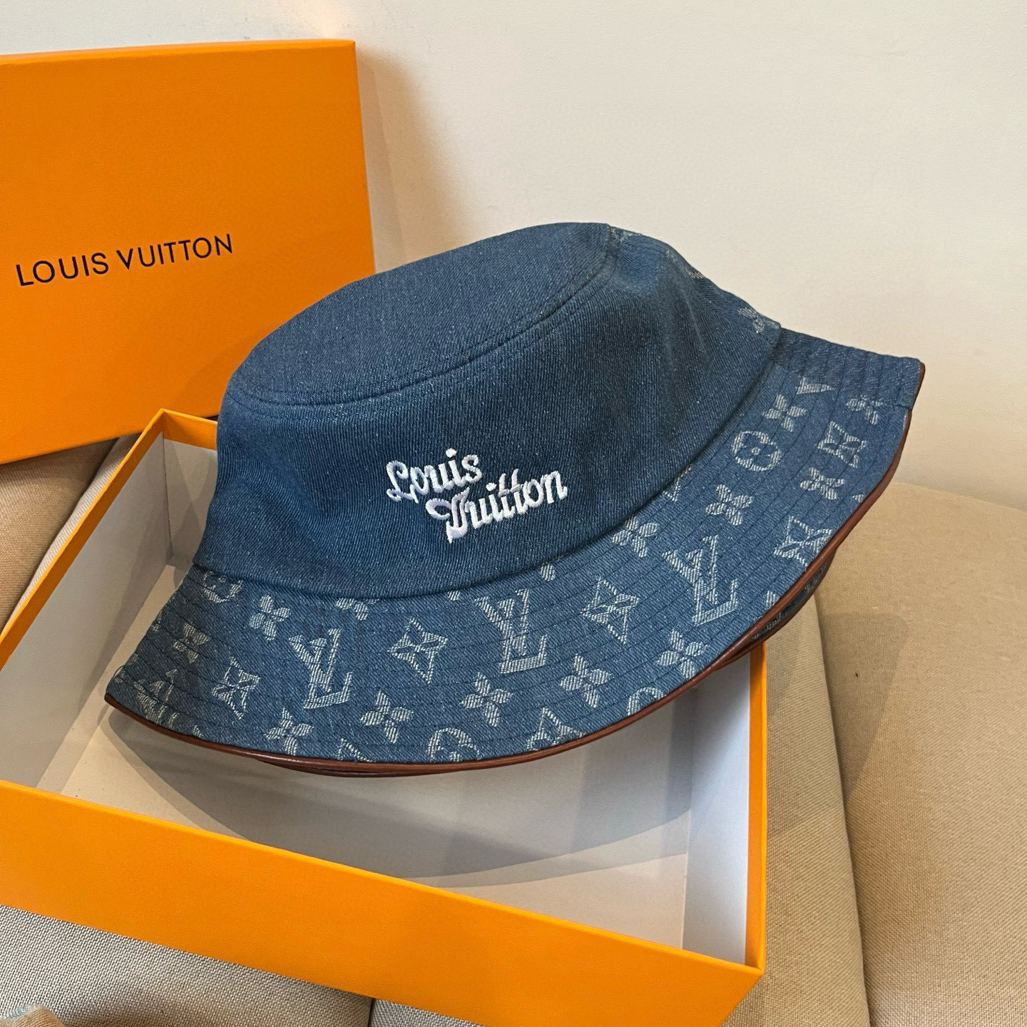  路易威登棒球帽 LouisVuitton😍新款LV渔夫帽，重工打造♥️高端大气，百搭款🤗男女通用！跑量