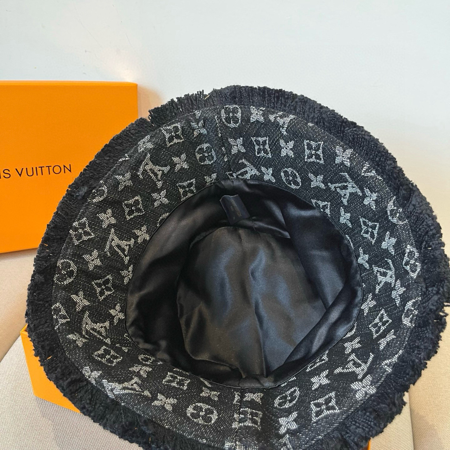  路易威登棒球帽 LouisVuitton😍新款LV渔夫帽，重工打造♥️高端大气，百搭款🤗男女通用！跑量