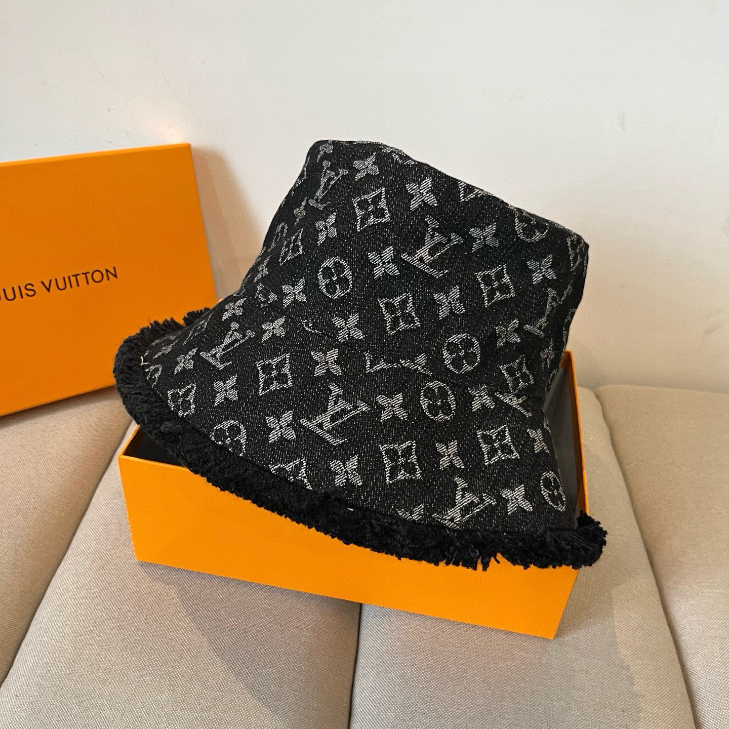  路易威登棒球帽 LouisVuitton😍新款LV渔夫帽，重工打造♥️高端大气，百搭款🤗男女通用！跑量
