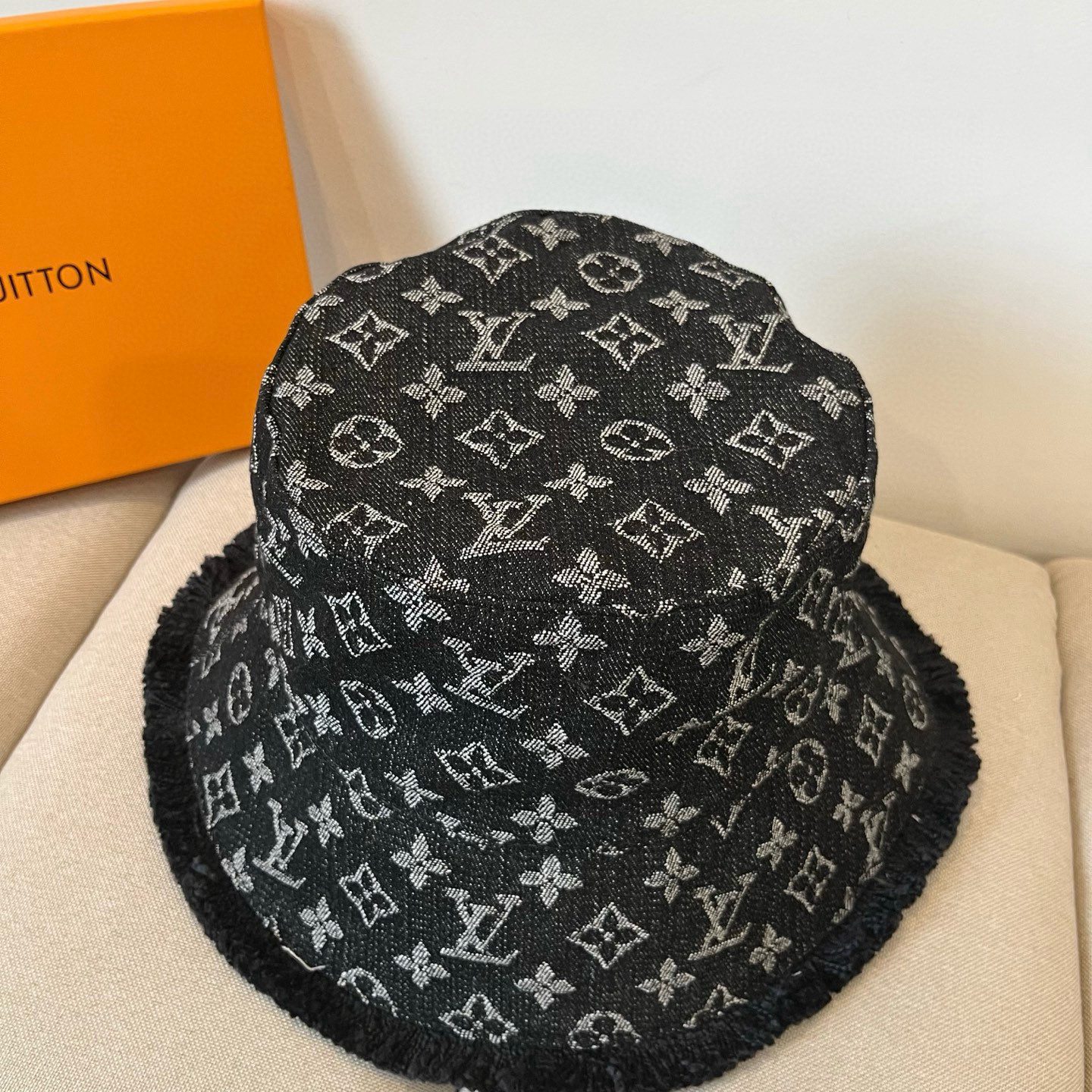  路易威登棒球帽 LouisVuitton😍新款LV渔夫帽，重工打造♥️高端大气，百搭款🤗男女通用！跑量