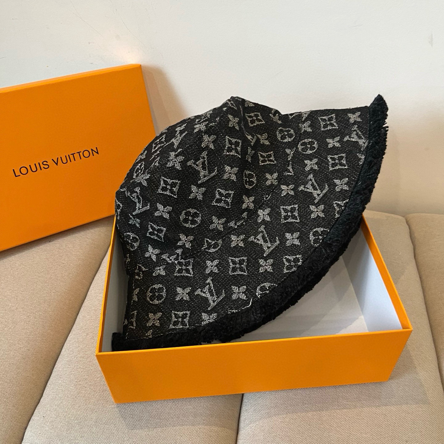  路易威登棒球帽 LouisVuitton😍新款LV渔夫帽，重工打造♥️高端大气，百搭款🤗男女通用！跑量